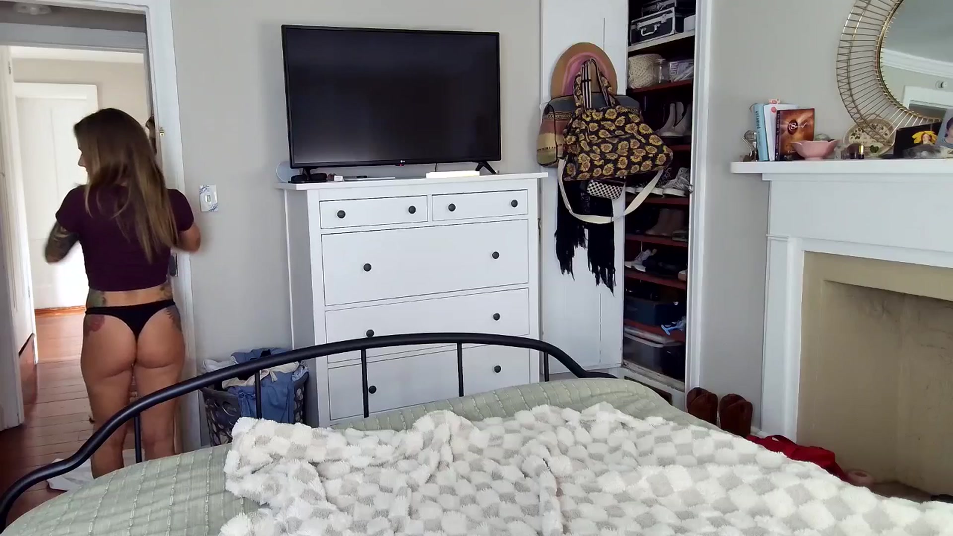 Gallery image thumbnail from Lena_bee's myfreecams stream on, 09/27/2025, 19:16 image 3 of 20
