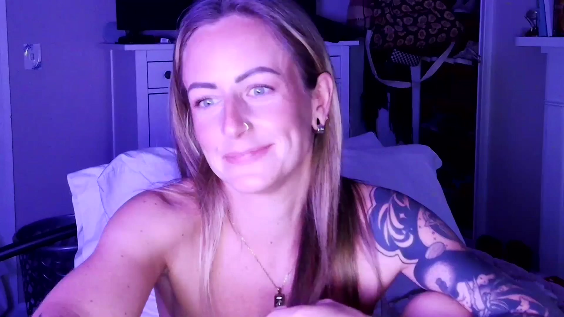 Gallery image thumbnail from Lena_bee's myfreecams stream on, 09/27/2025, 22:28 image 10 of 20