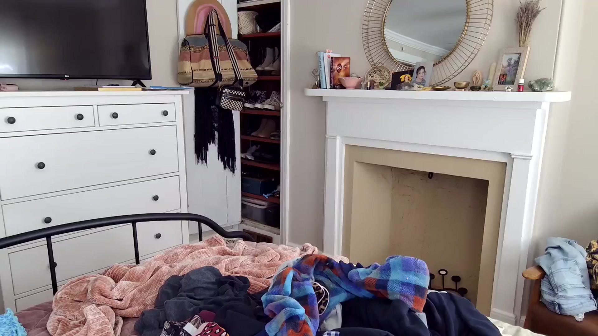 Gallery image thumbnail from Lena_bee's myfreecams stream on, 10/21/2025, 16:10 image 19 of 20