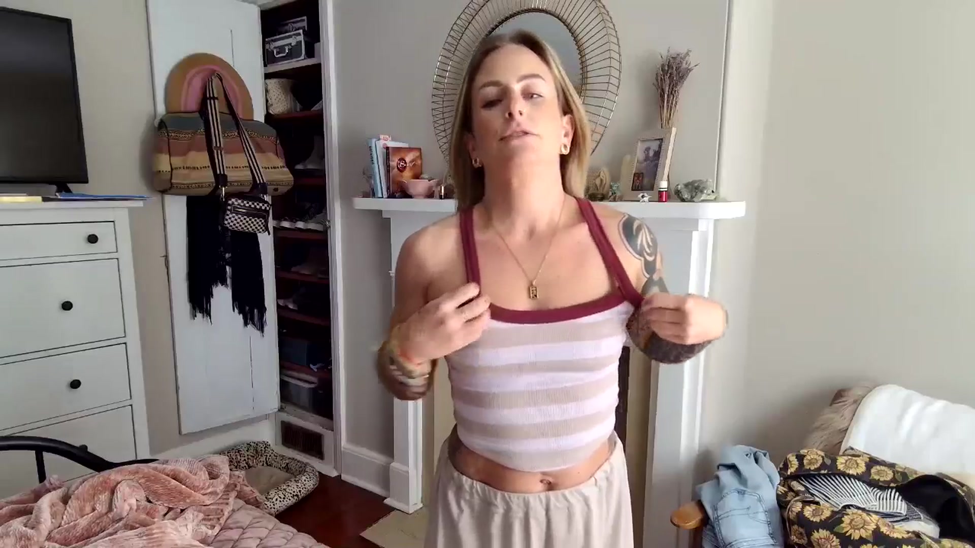 Gallery image thumbnail from Lena_bee's myfreecams stream on, 10/21/2025, 17:13 image 16 of 20