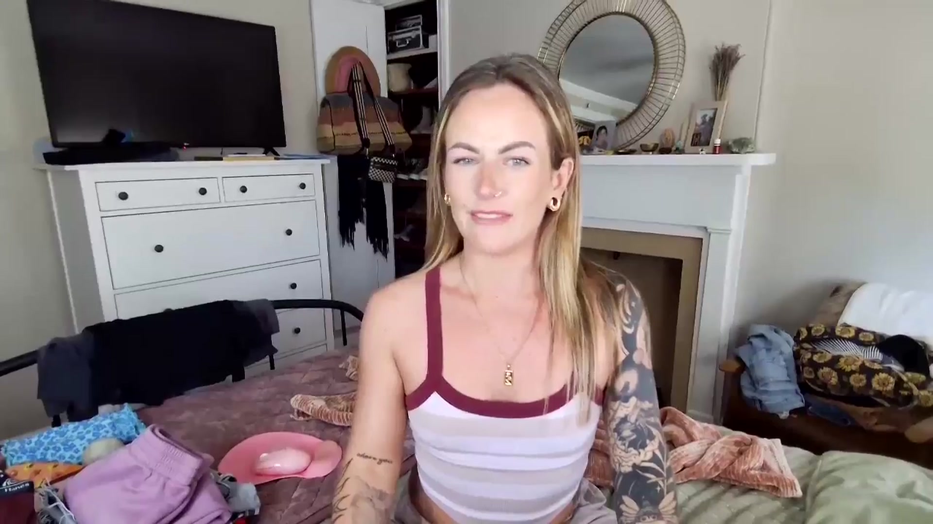 Gallery image thumbnail from Lena_bee's myfreecams stream on, 10/21/2025, 19:45 image 5 of 20
