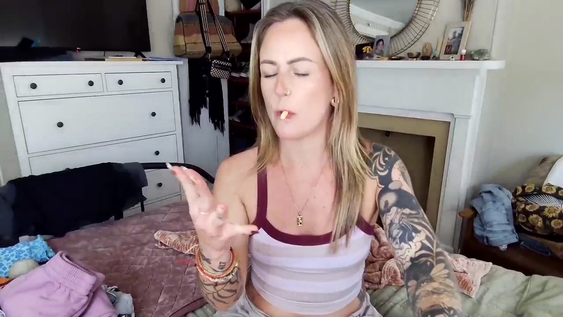 Gallery image thumbnail from Lena_bee's myfreecams stream on, 10/21/2025, 19:45 image 8 of 20