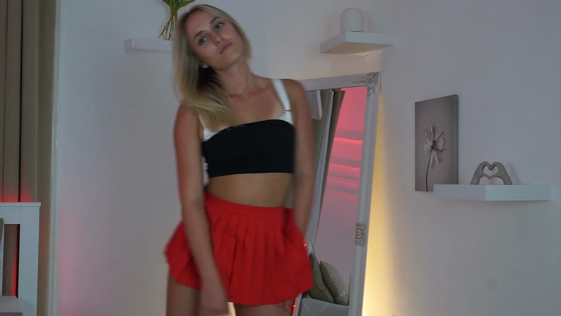 Gallery image thumbnail from LenaaStar's myfreecams stream on, 08/01/2025, 21:47 image 15 of 20