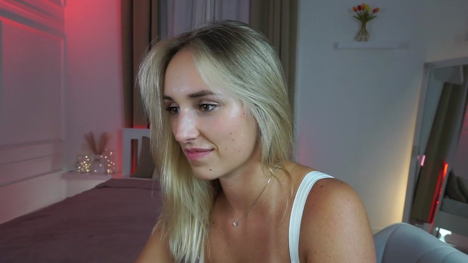 Gallery image thumbnail from LenaaStar's myfreecams stream on, 08/01/2025, 21:47 image 6 of 20