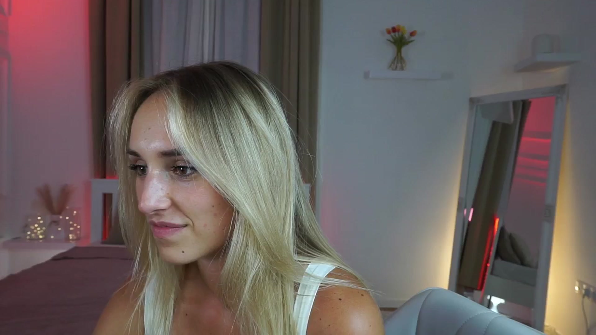 Gallery image thumbnail from LenaaStar's myfreecams stream on, 08/01/2025, 21:47 image 9 of 20