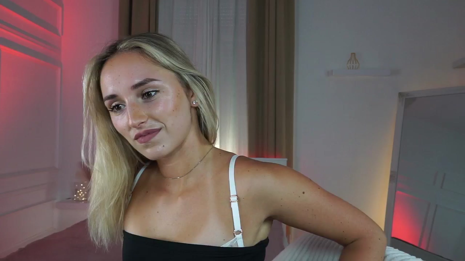 Gallery image thumbnail from LenaaStar's myfreecams stream on, 08/03/2025, 12:05 image 3 of 20