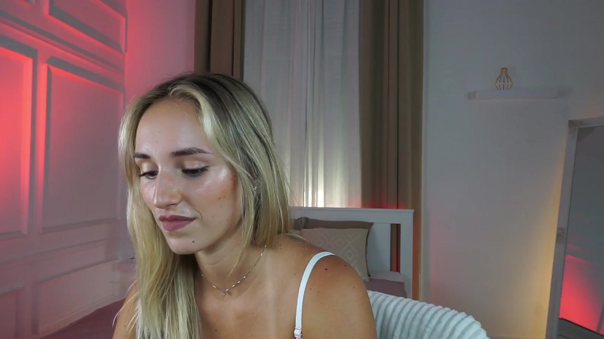 Gallery image thumbnail from LenaaStar's myfreecams stream on, 08/03/2025, 12:46 image 2 of 20