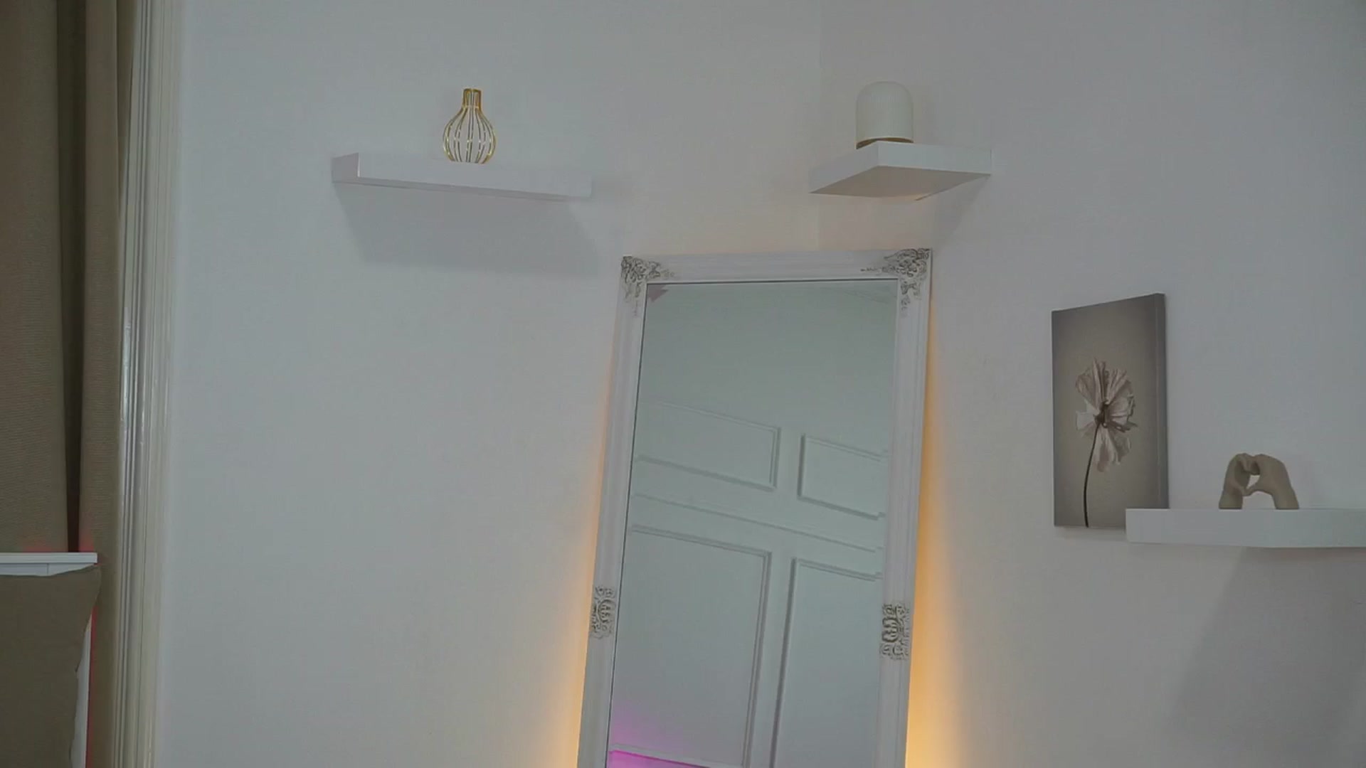 Gallery image thumbnail from LenaaStar's myfreecams stream on, 09/01/2025, 18:39 image 7 of 20
