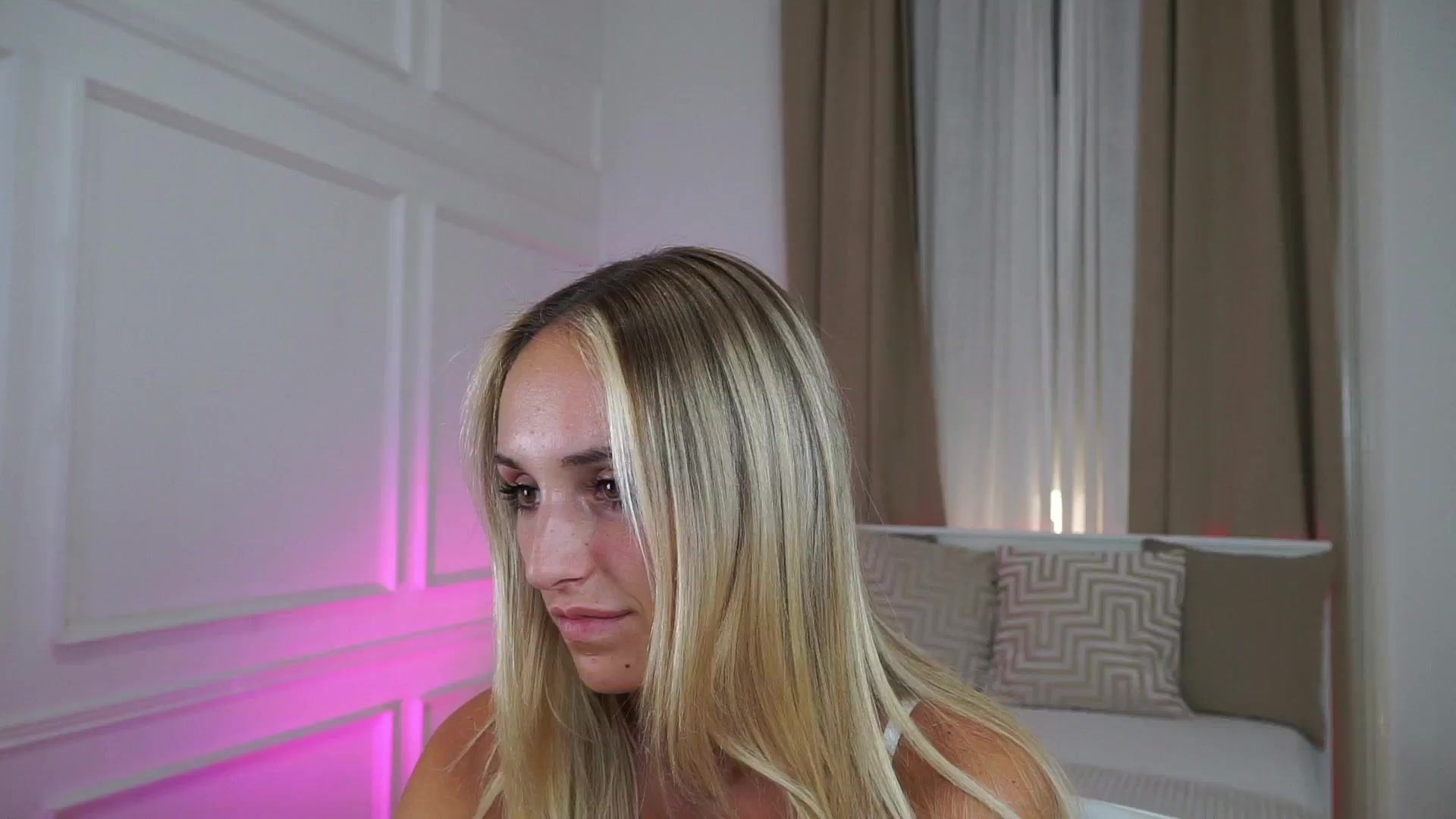 Gallery image thumbnail from LenaaStar's myfreecams stream on, 09/01/2025, 20:00 image 7 of 20