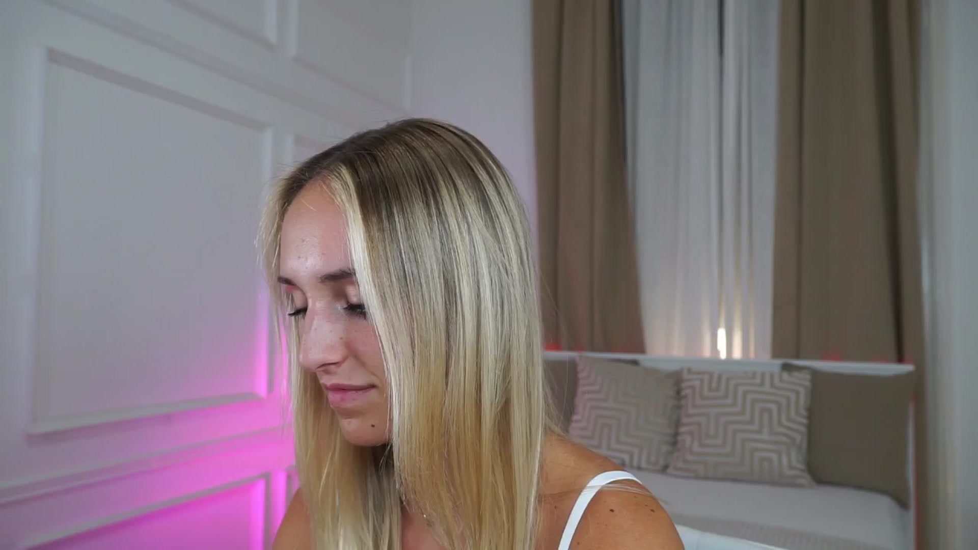 Gallery image thumbnail from LenaaStar's myfreecams stream on, 09/01/2025, 21:42 image 9 of 20