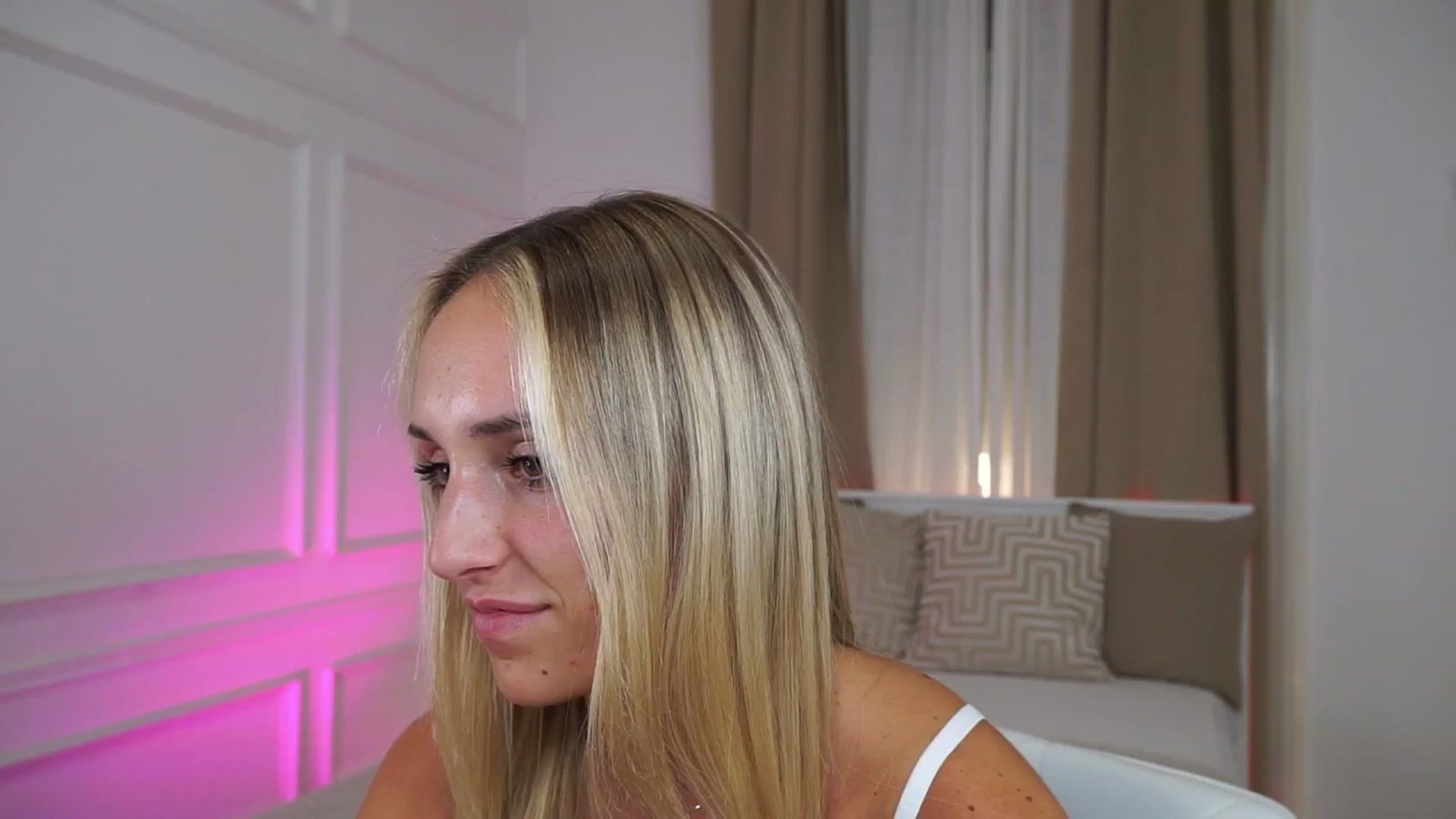 Gallery image thumbnail from LenaaStar's myfreecams stream on, 09/01/2025, 21:42 image 14 of 20