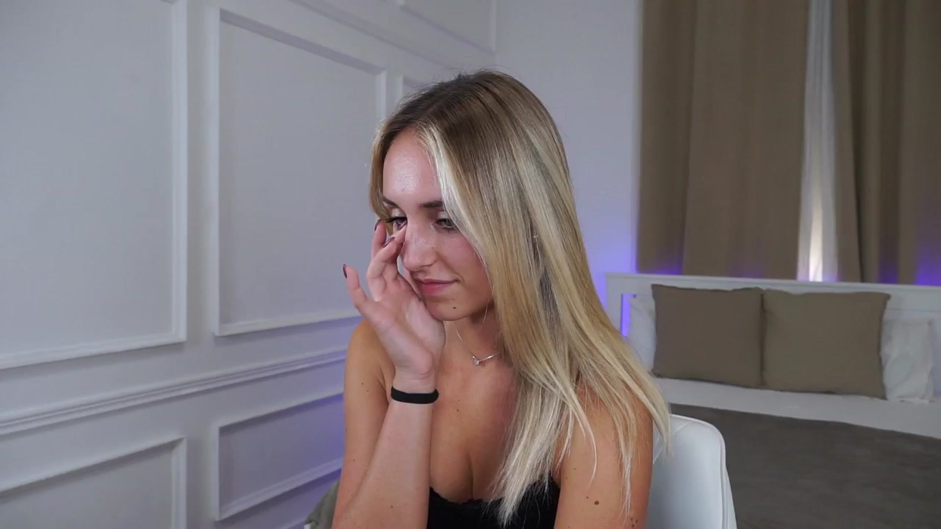 Gallery image thumbnail from LenaaStar's myfreecams stream on, 10/07/2025, 19:59 image 7 of 20