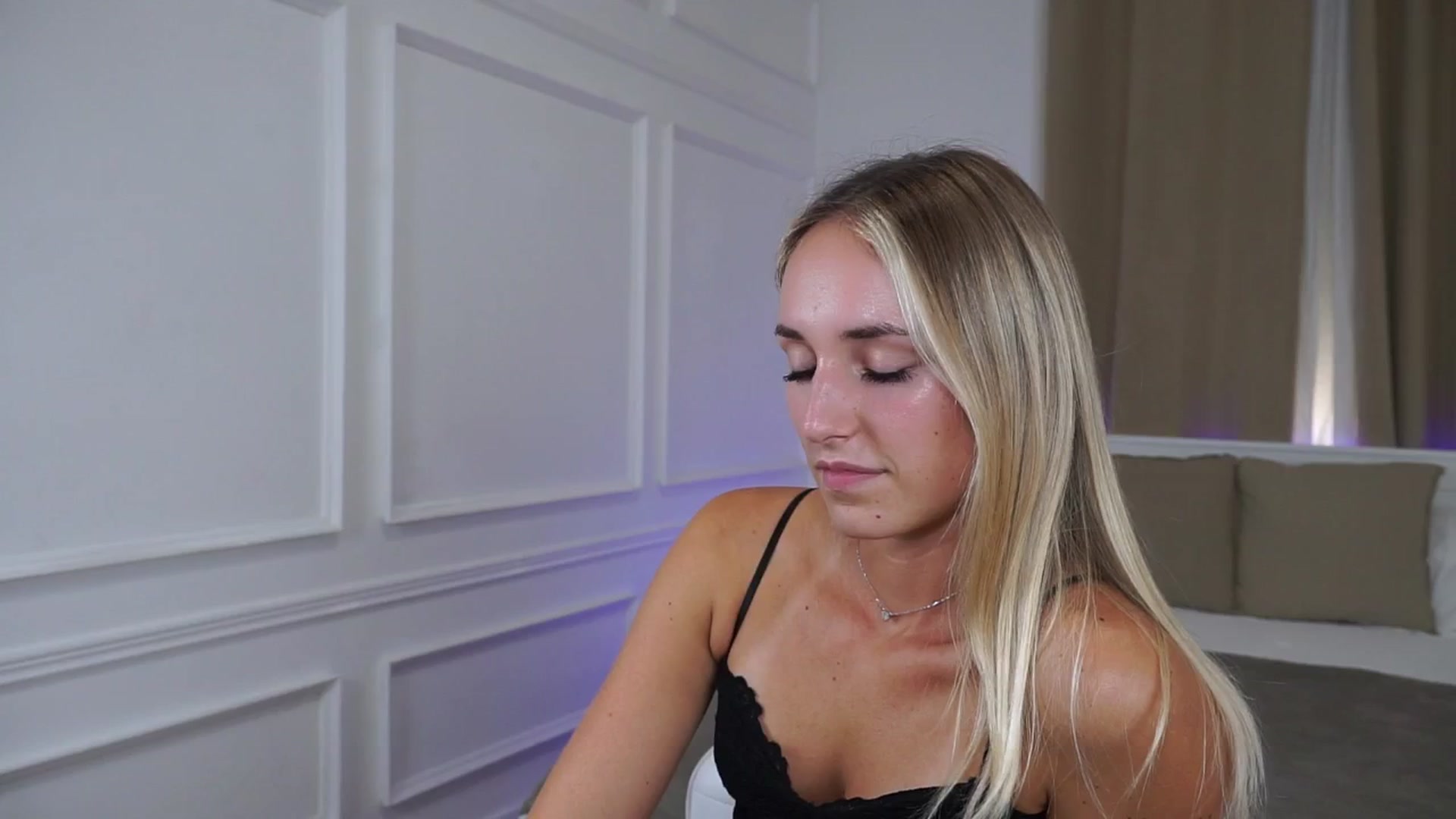 Gallery image thumbnail from LenaaStar's myfreecams stream on, 10/07/2025, 19:59 image 14 of 20