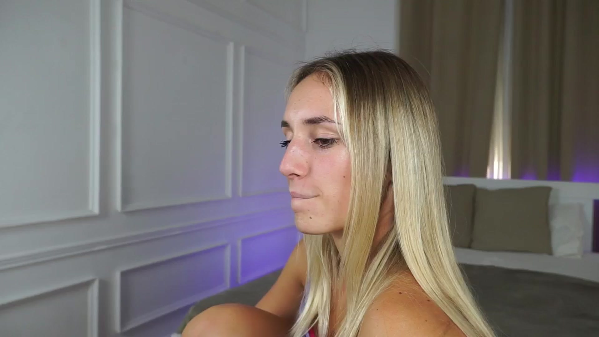 Gallery image thumbnail from LenaaStar's myfreecams stream on, 10/08/2025, 18:53 image 6 of 20