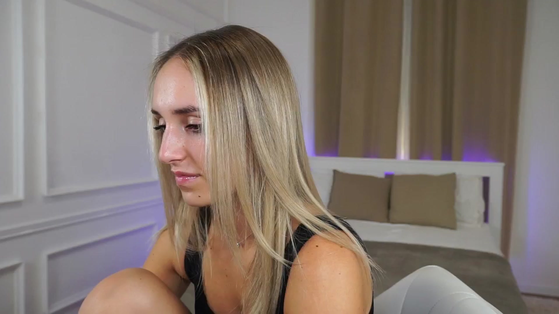 Gallery image thumbnail from LenaaStar's myfreecams stream on, 10/14/2025, 14:24 image 9 of 20