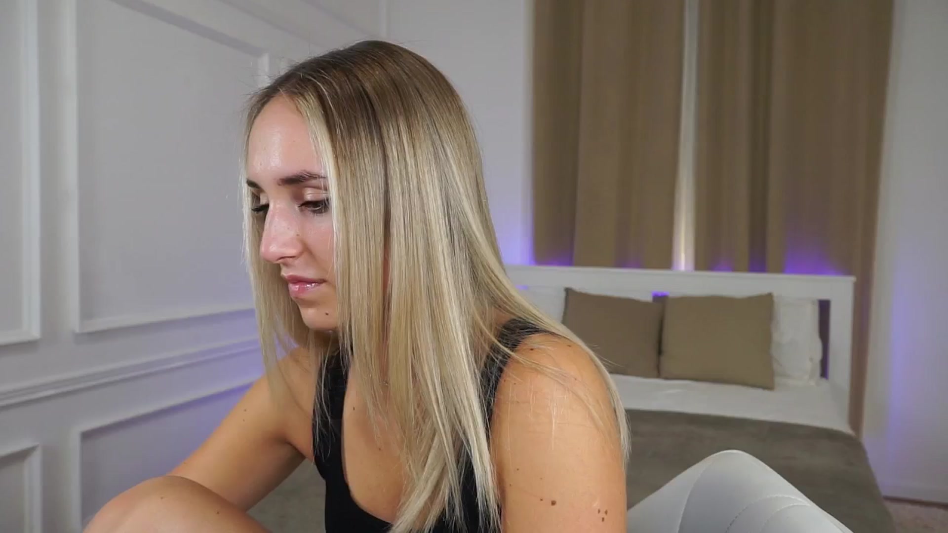 Gallery image thumbnail from LenaaStar's myfreecams stream on, 10/14/2025, 14:24 image 7 of 20