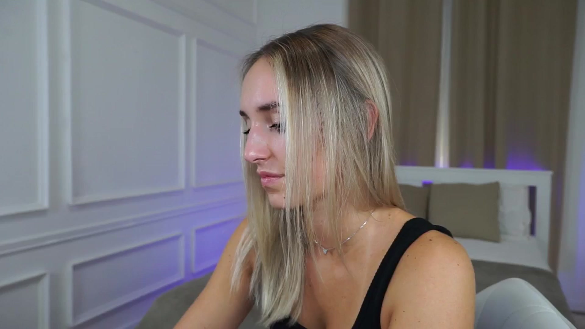 Gallery image thumbnail from LenaaStar's myfreecams stream on, 10/14/2025, 15:46 image 1 of 20