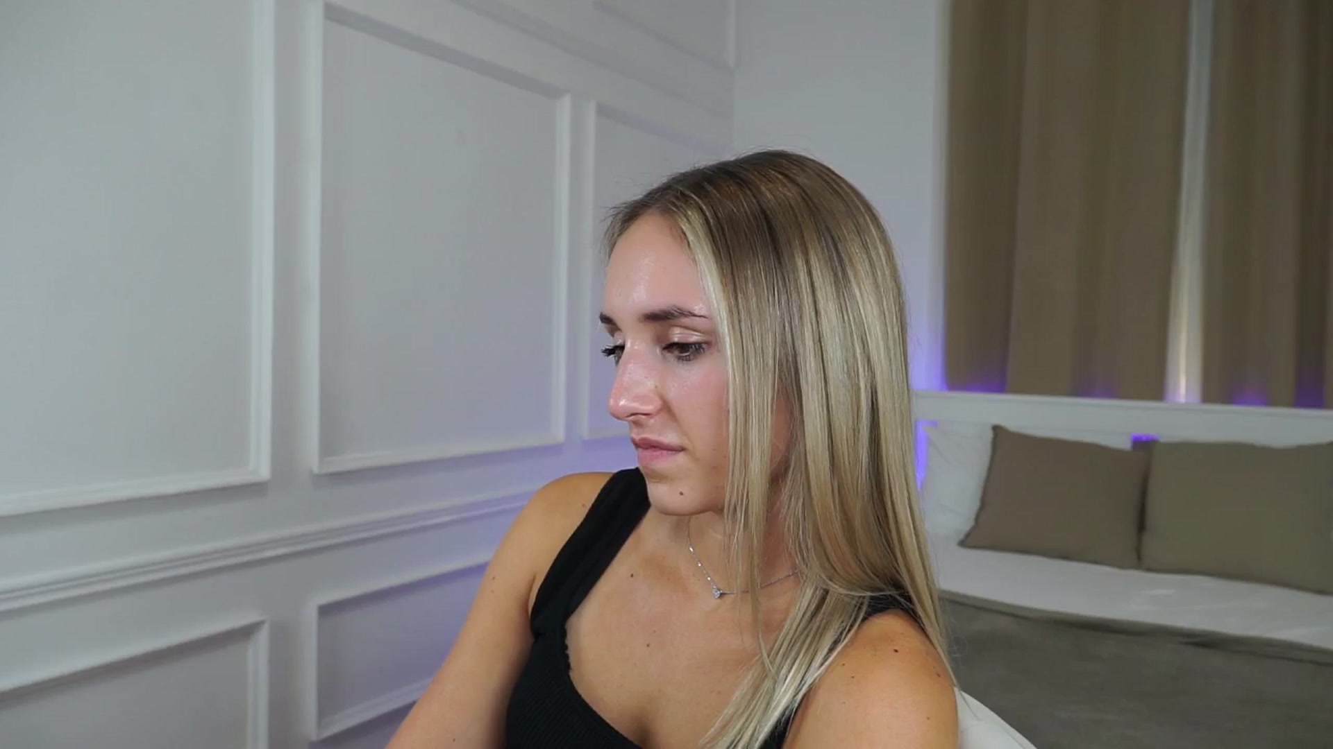 Gallery image thumbnail from LenaaStar's myfreecams stream on, 10/14/2025, 19:04 image 10 of 20