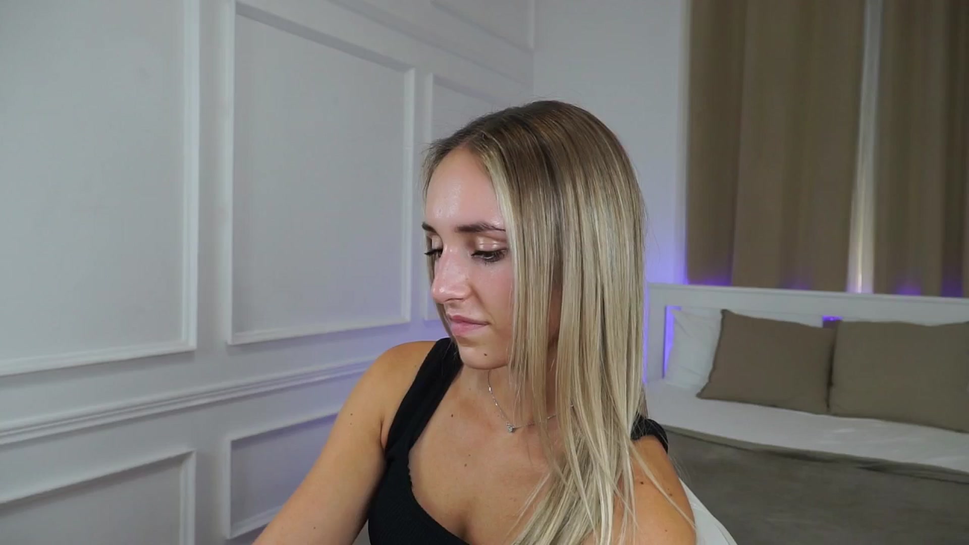 Gallery image thumbnail from LenaaStar's myfreecams stream on, 10/14/2025, 19:04 image 9 of 20