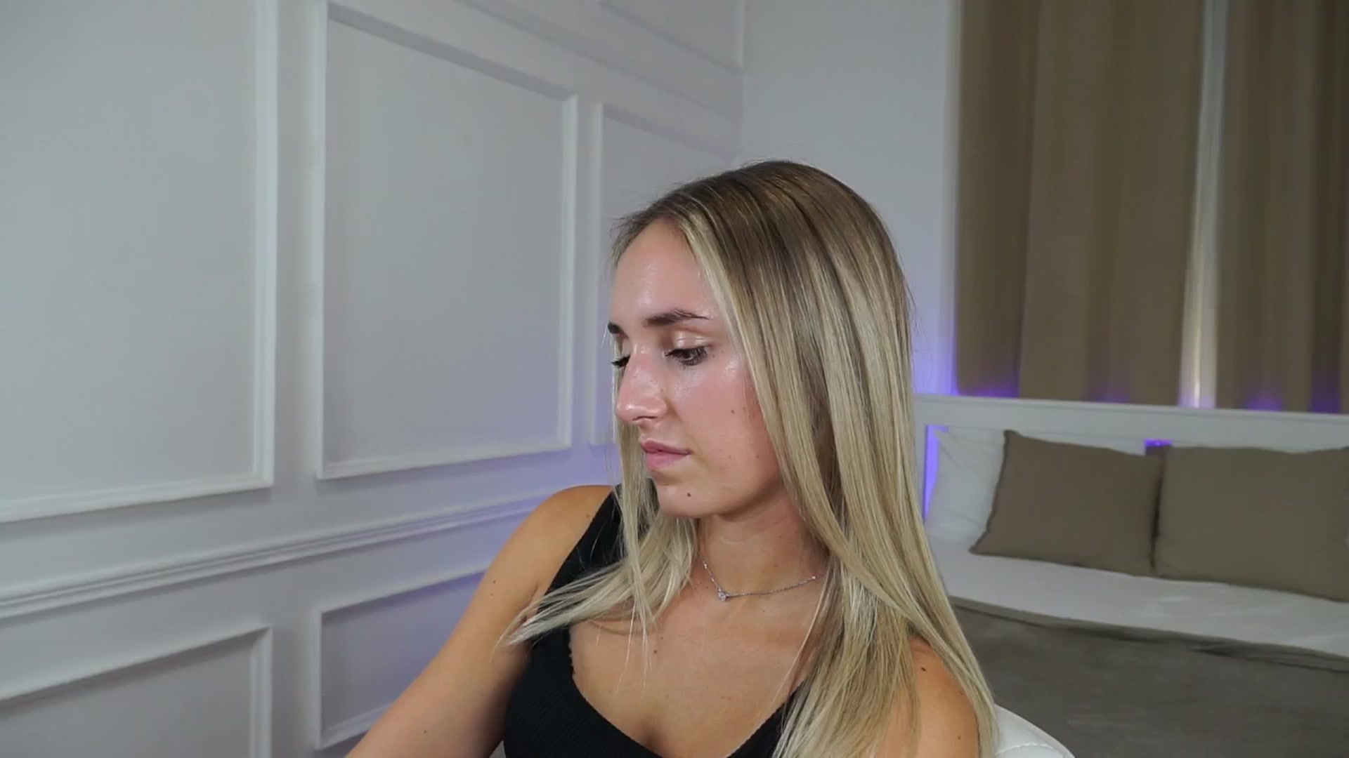 Gallery image thumbnail from LenaaStar's myfreecams stream on, 10/14/2025, 19:04 image 13 of 20
