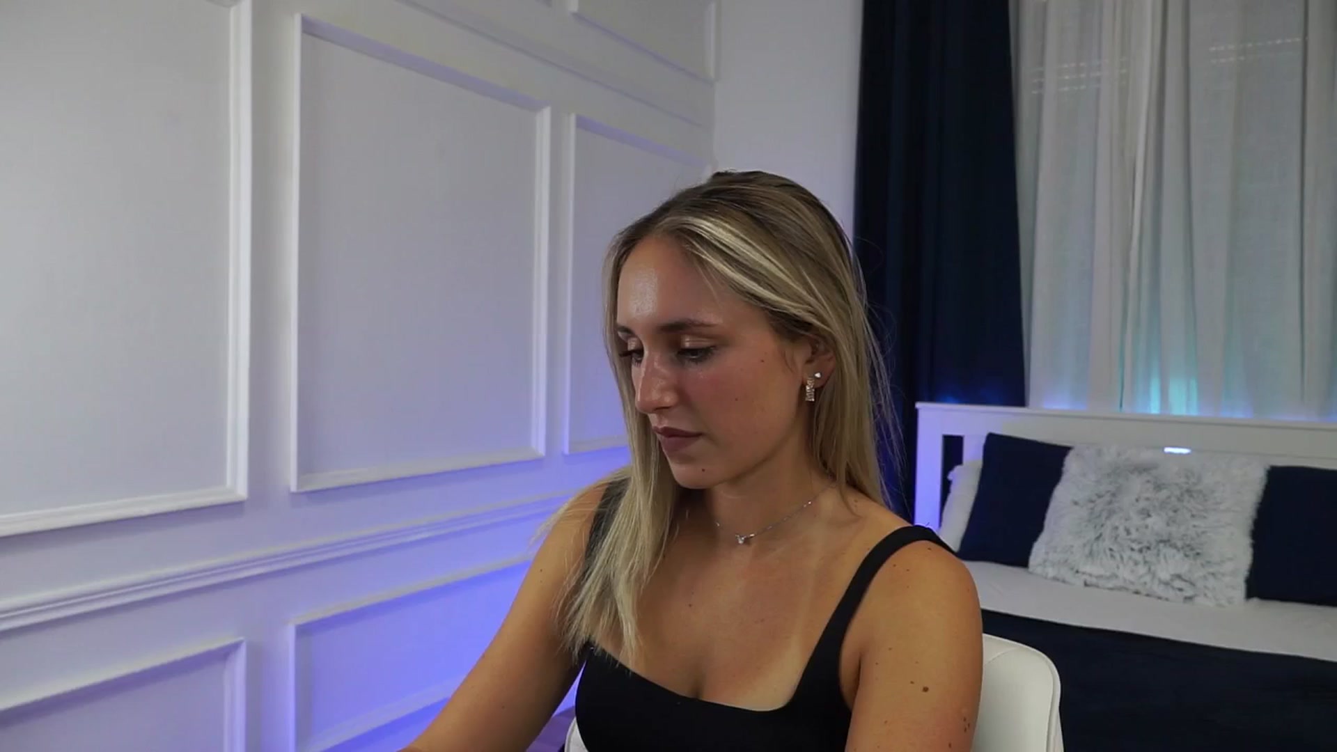 Gallery image thumbnail from LenaaStar's myfreecams stream on, 10/17/2025, 14:17 image 6 of 20