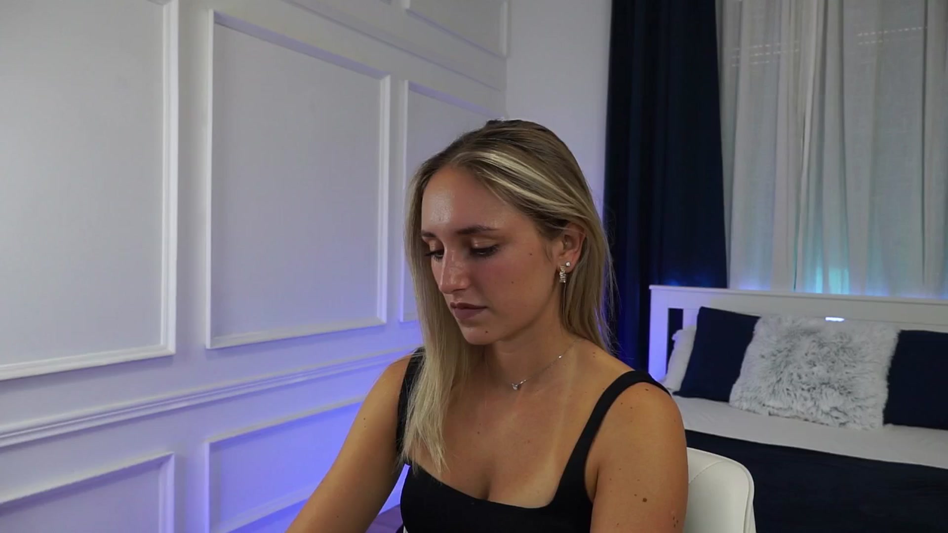 Gallery image thumbnail from LenaaStar's myfreecams stream on, 10/17/2025, 14:17 image 4 of 20