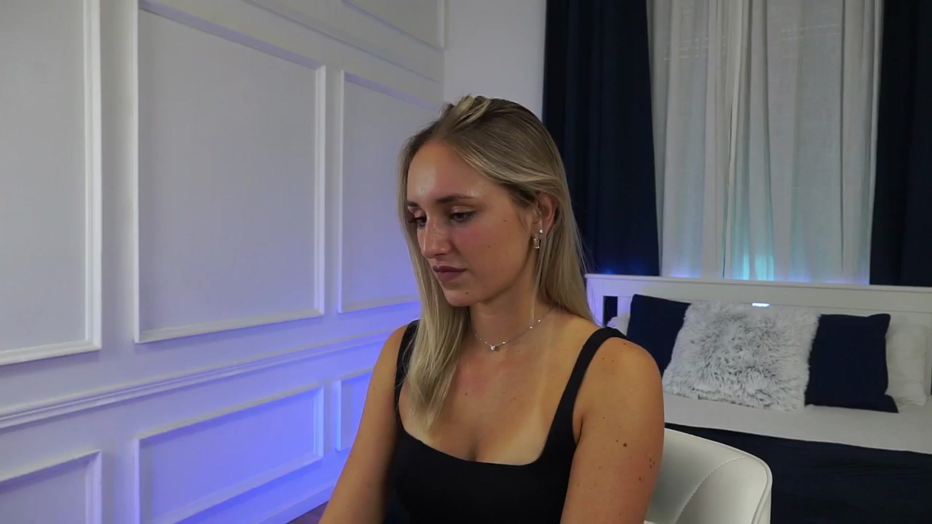 Gallery image thumbnail from LenaaStar's myfreecams stream on, 10/17/2025, 14:17 image 15 of 20