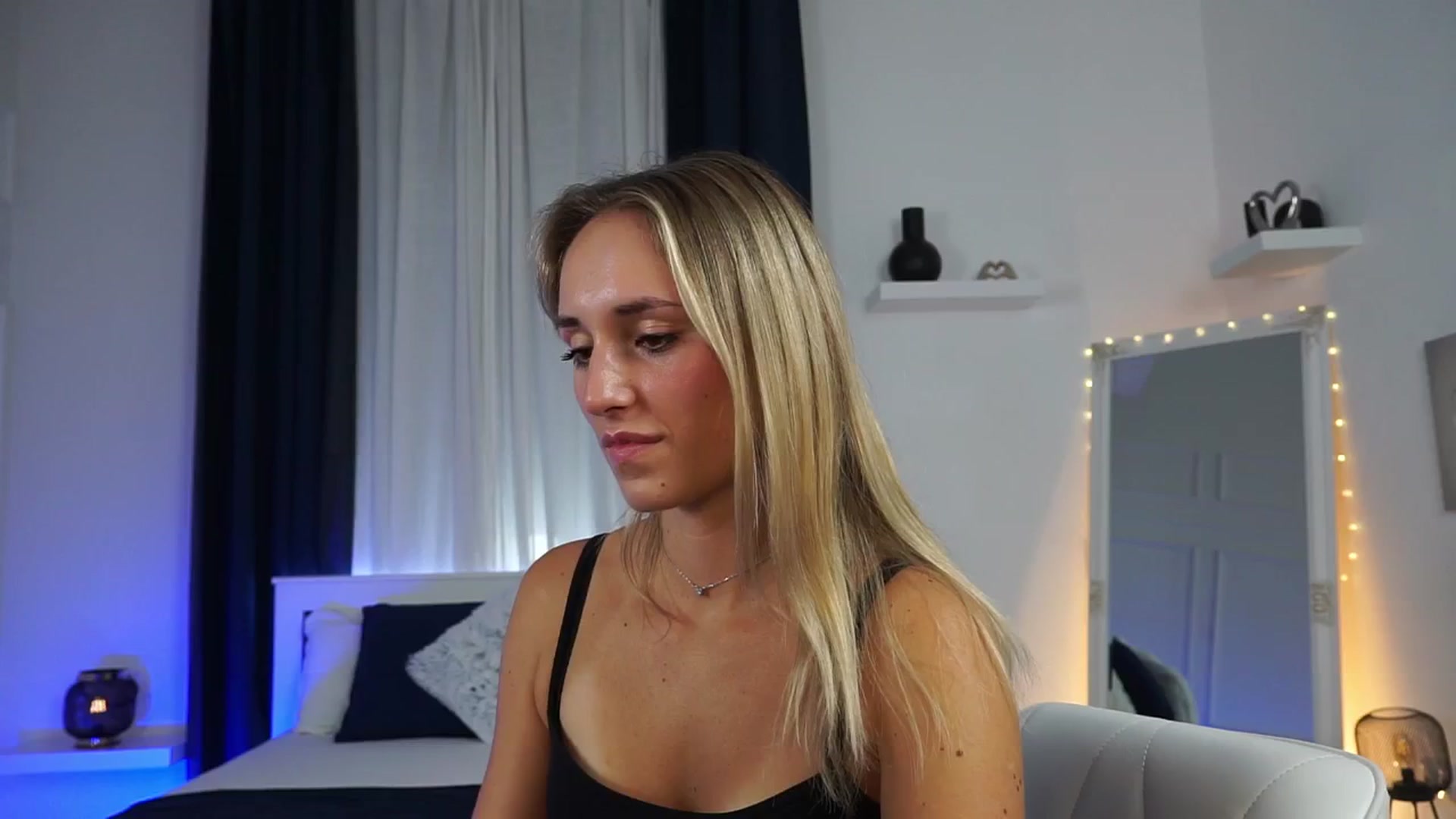 Gallery image thumbnail from LenaaStar's myfreecams stream on, 10/28/2025, 16:07 image 16 of 20