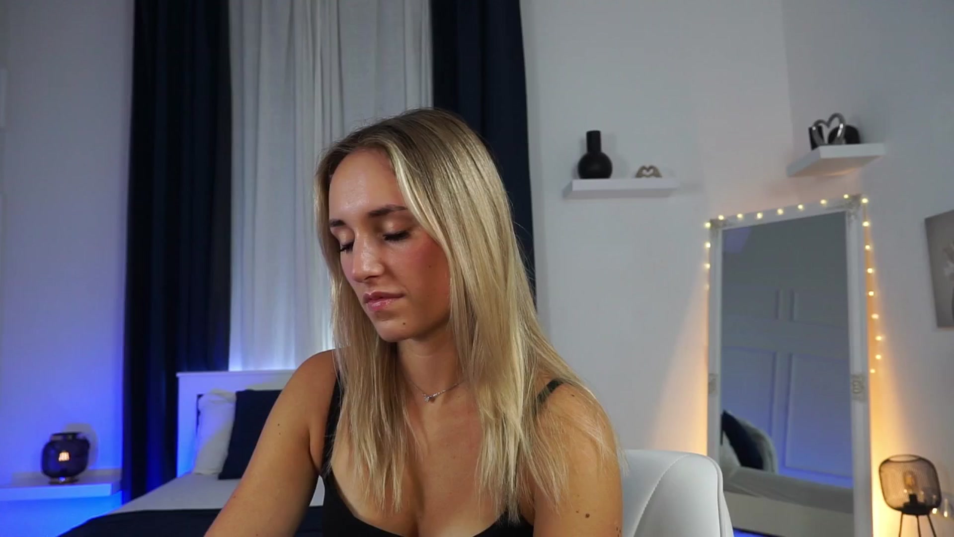Gallery image thumbnail from LenaaStar's myfreecams stream on, 10/28/2025, 16:07 image 2 of 20