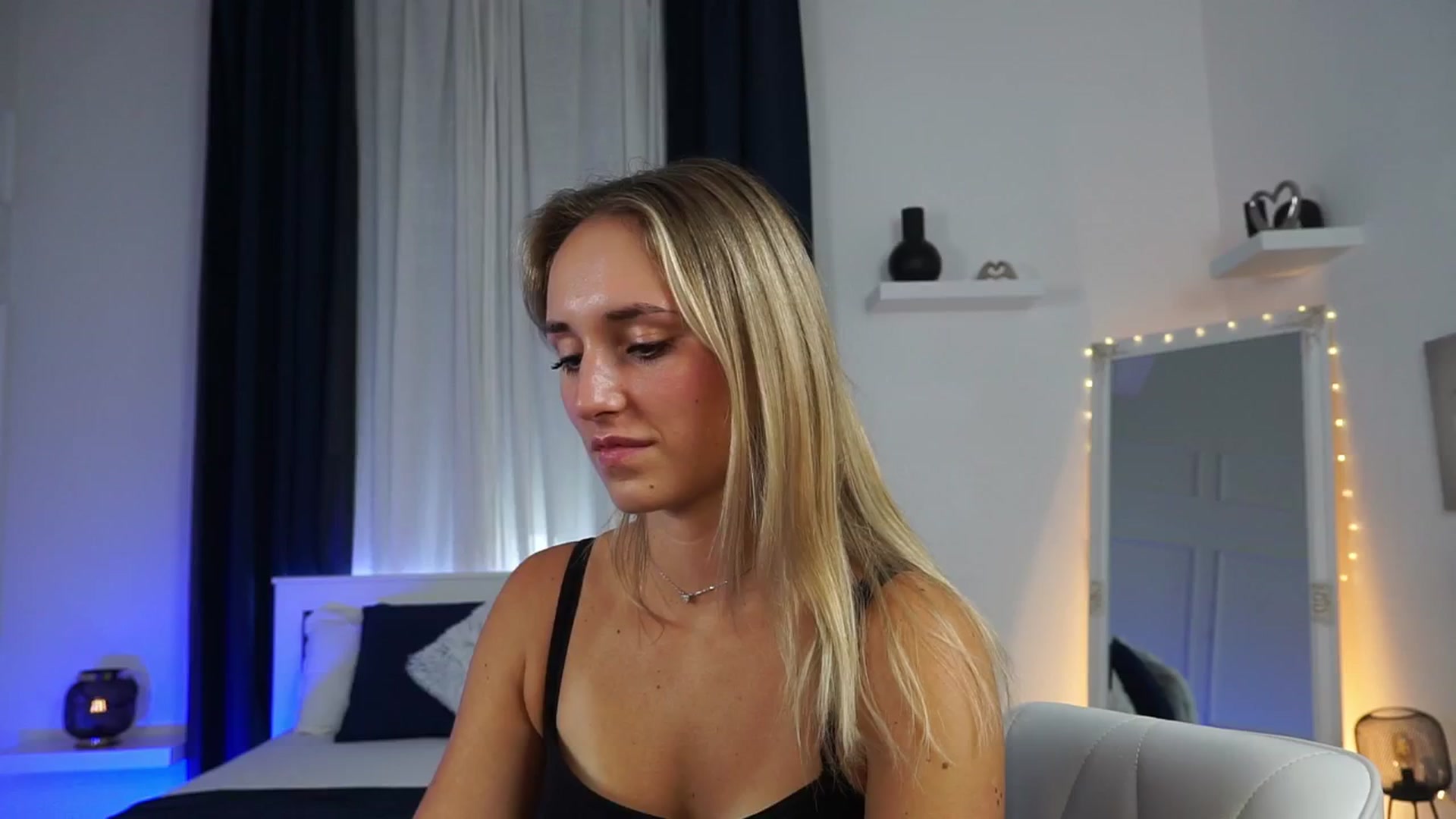 Gallery image thumbnail from LenaaStar's myfreecams stream on, 10/28/2025, 16:07 image 17 of 20