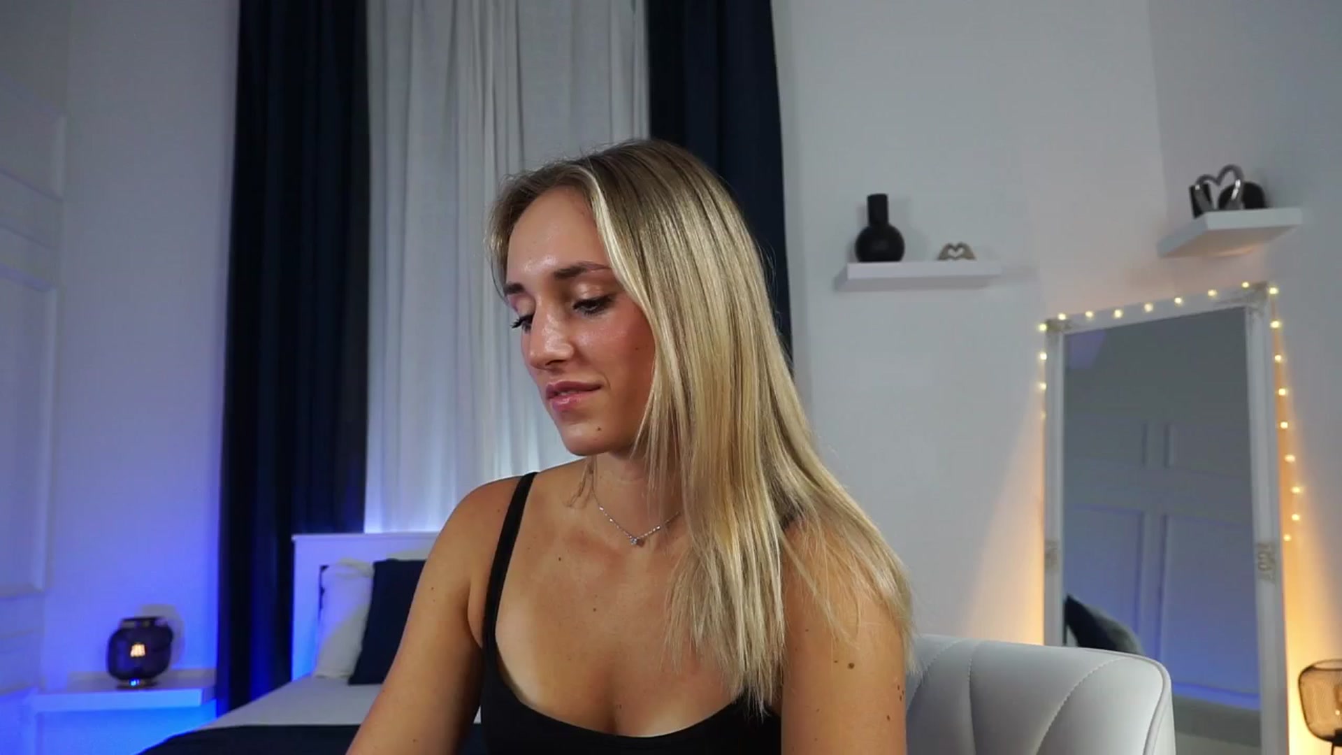 Gallery image thumbnail from LenaaStar's myfreecams stream on, 10/28/2025, 16:07 image 6 of 20