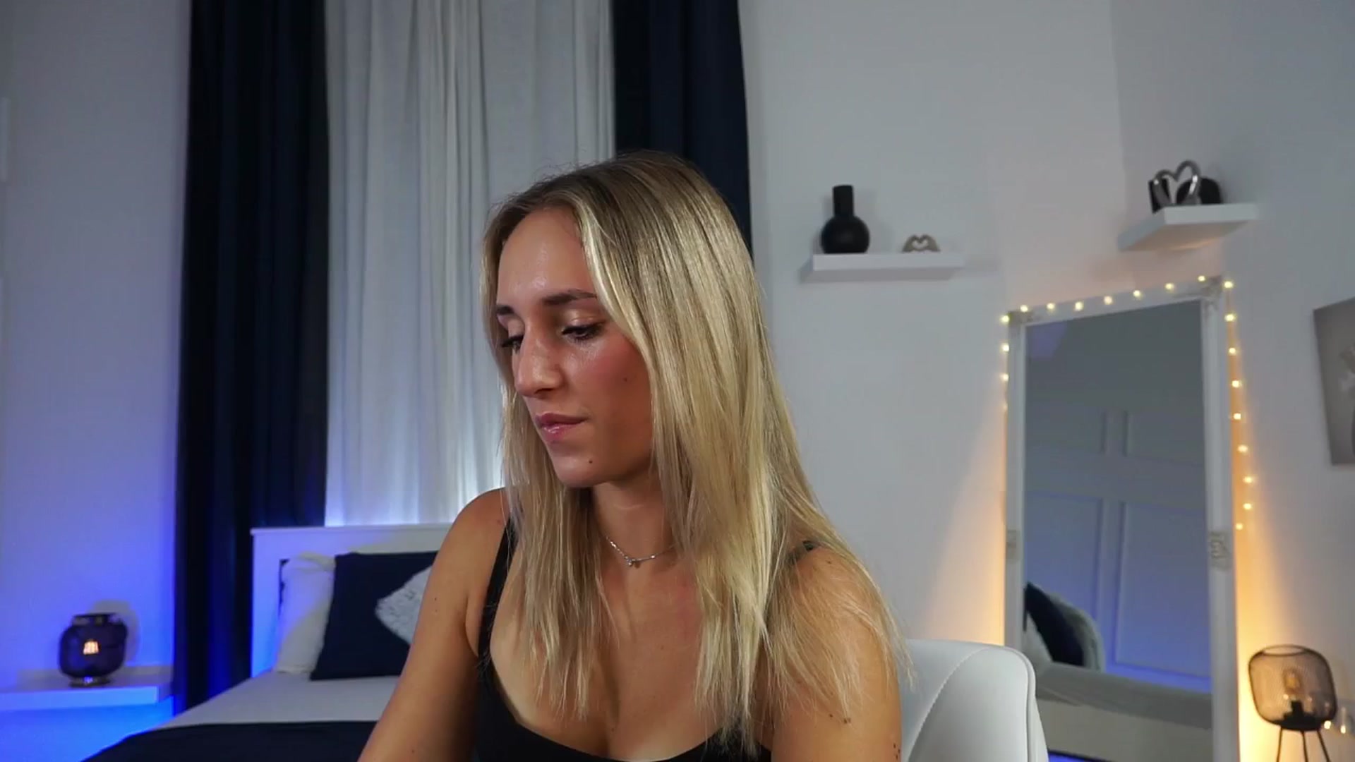 Gallery image thumbnail from LenaaStar's myfreecams stream on, 10/28/2025, 16:07 image 1 of 20