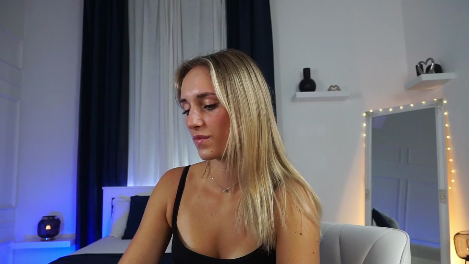 Gallery image thumbnail from LenaaStar's myfreecams stream on, 10/28/2025, 16:07 image 7 of 20