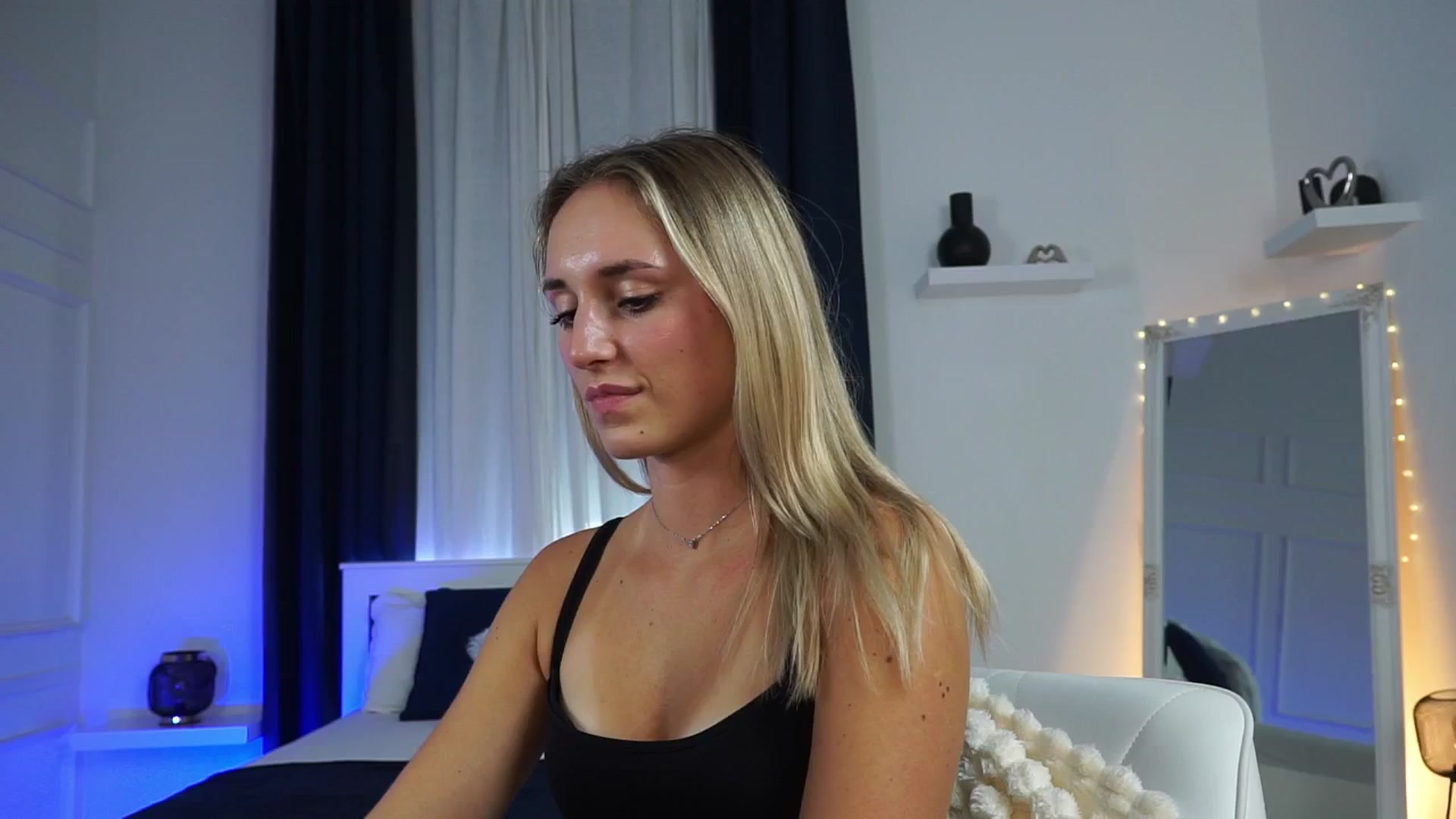 Gallery image thumbnail from LenaaStar's myfreecams stream on, 10/28/2025, 17:37 image 19 of 20