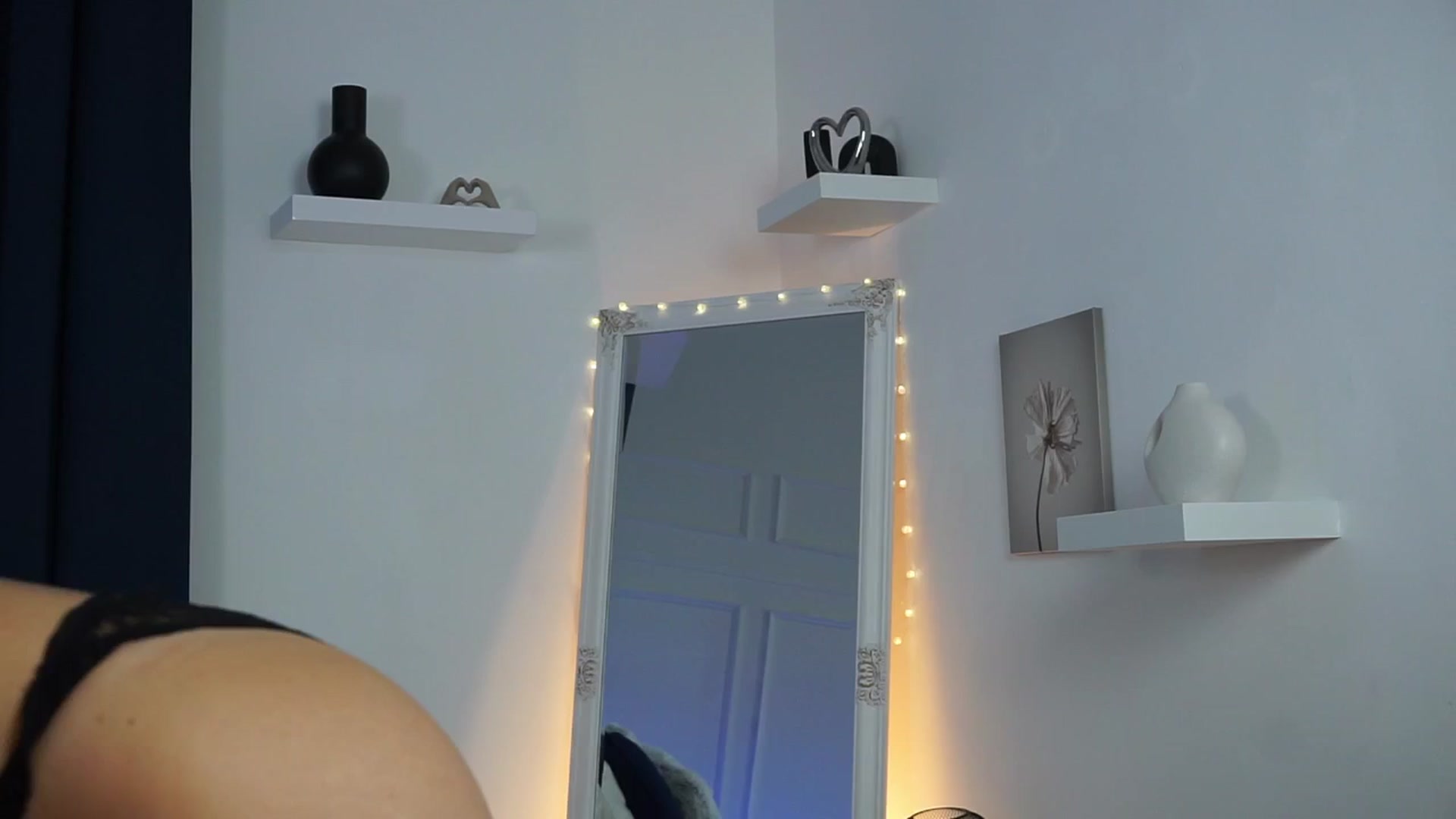 Gallery image thumbnail from LenaaStar's myfreecams stream on, 10/28/2025, 17:37 image 15 of 20