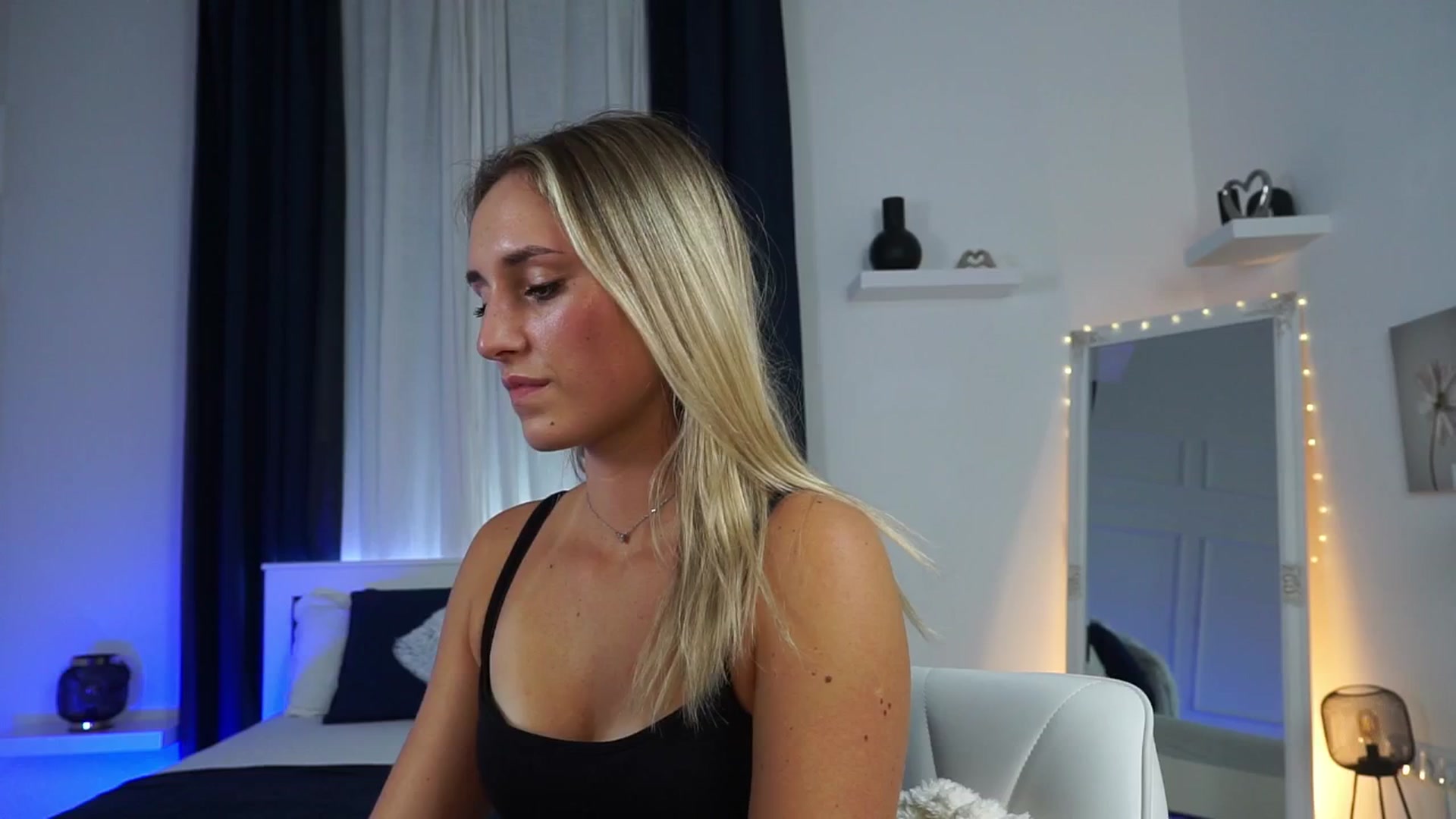 Gallery image thumbnail from LenaaStar's myfreecams stream on, 10/28/2025, 17:37 image 16 of 20