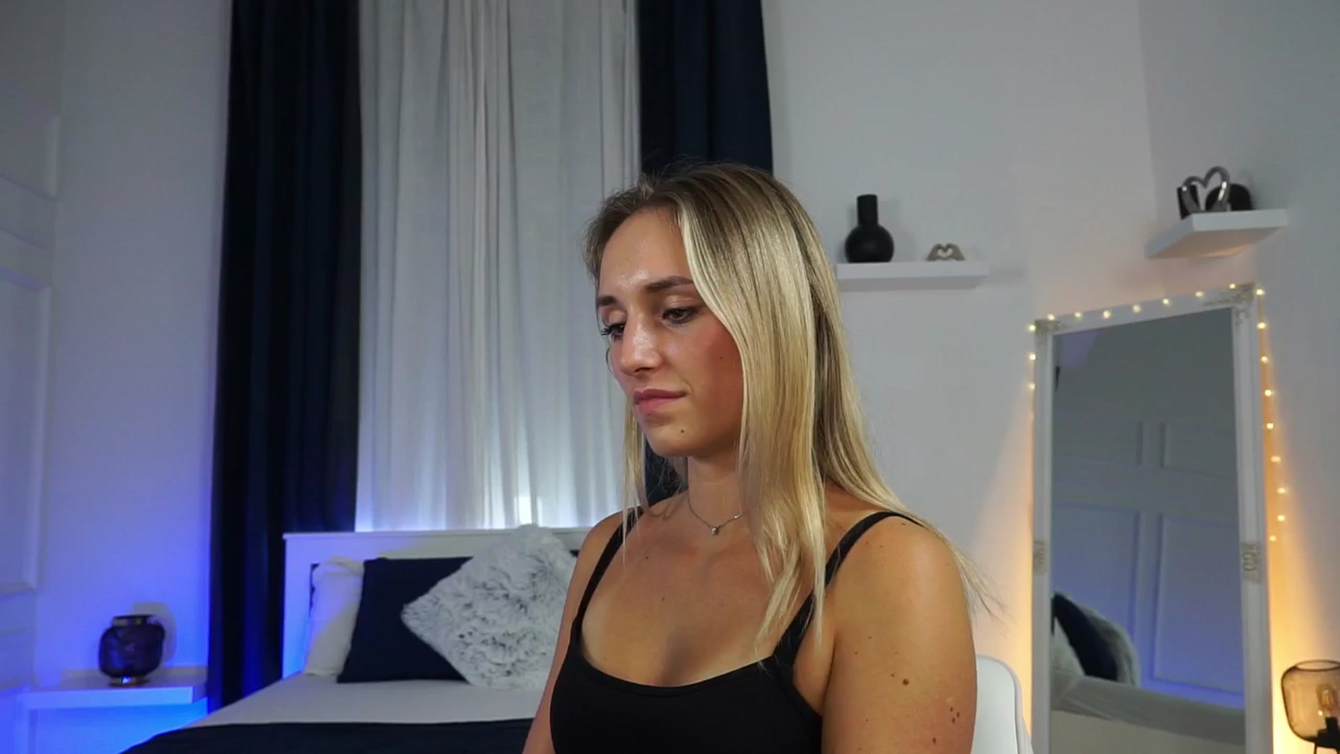 Gallery image thumbnail from LenaaStar's myfreecams stream on, 10/28/2025, 19:36 image 19 of 20
