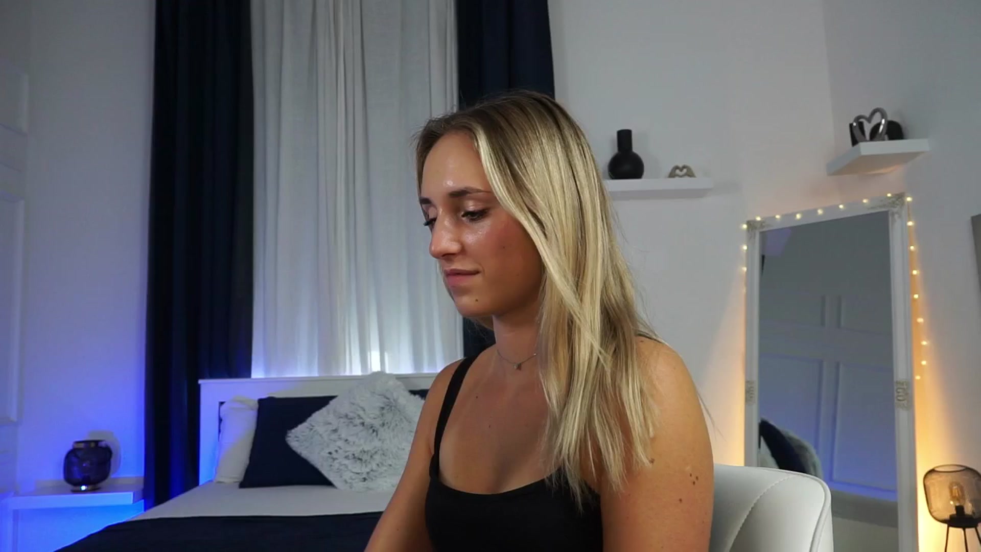 Gallery image thumbnail from LenaaStar's myfreecams stream on, 10/28/2025, 19:36 image 6 of 20