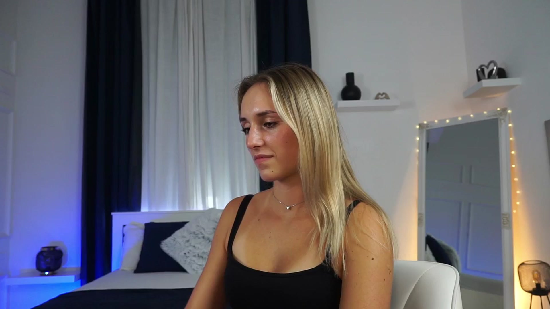 Gallery image thumbnail from LenaaStar's myfreecams stream on, 10/28/2025, 19:36 image 3 of 20