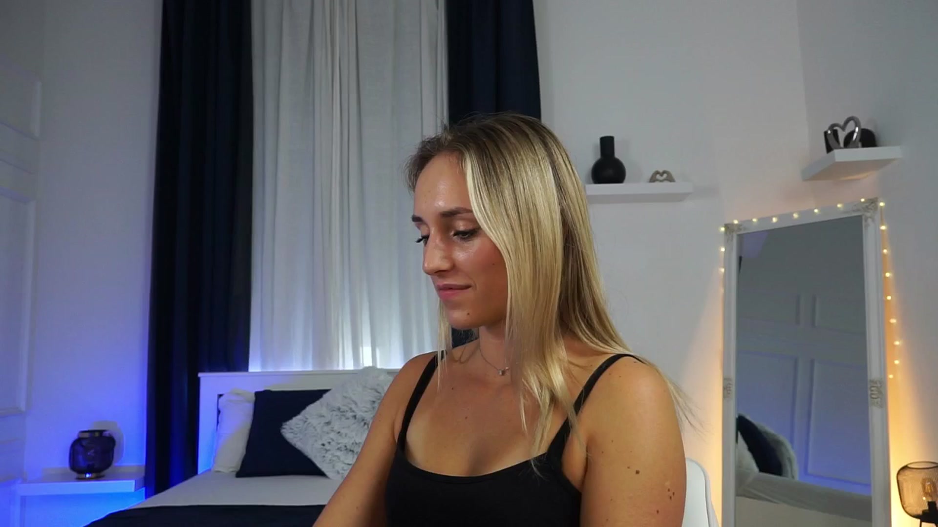 Gallery image thumbnail from LenaaStar's myfreecams stream on, 10/28/2025, 19:36 image 20 of 20
