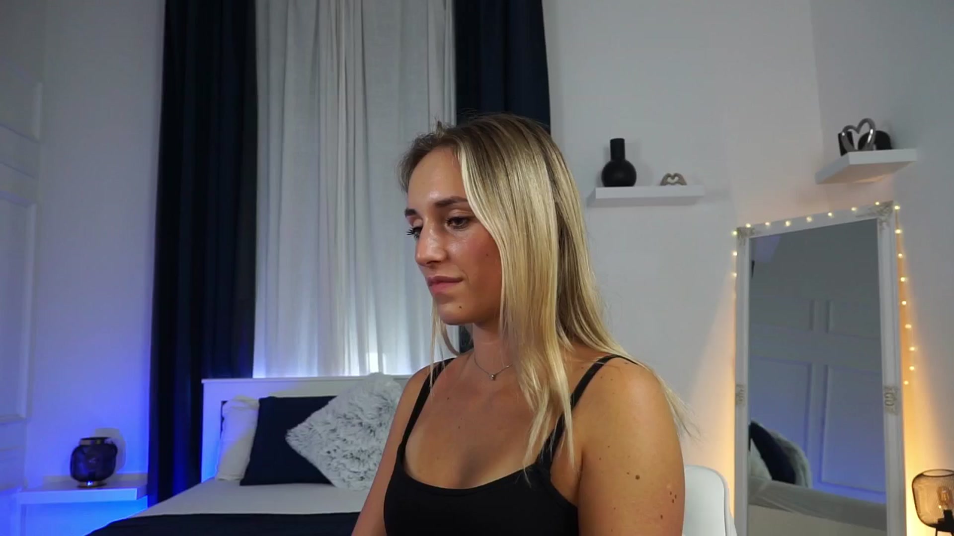 Gallery image thumbnail from LenaaStar's myfreecams stream on, 10/28/2025, 19:36 image 17 of 20