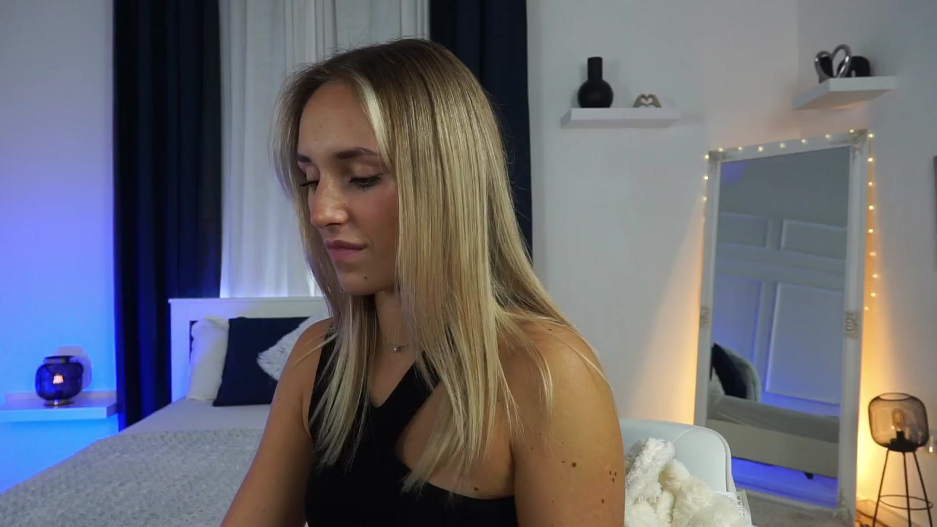 Gallery image thumbnail from LenaaStar's myfreecams stream on, 10/30/2025, 16:06 image 4 of 20