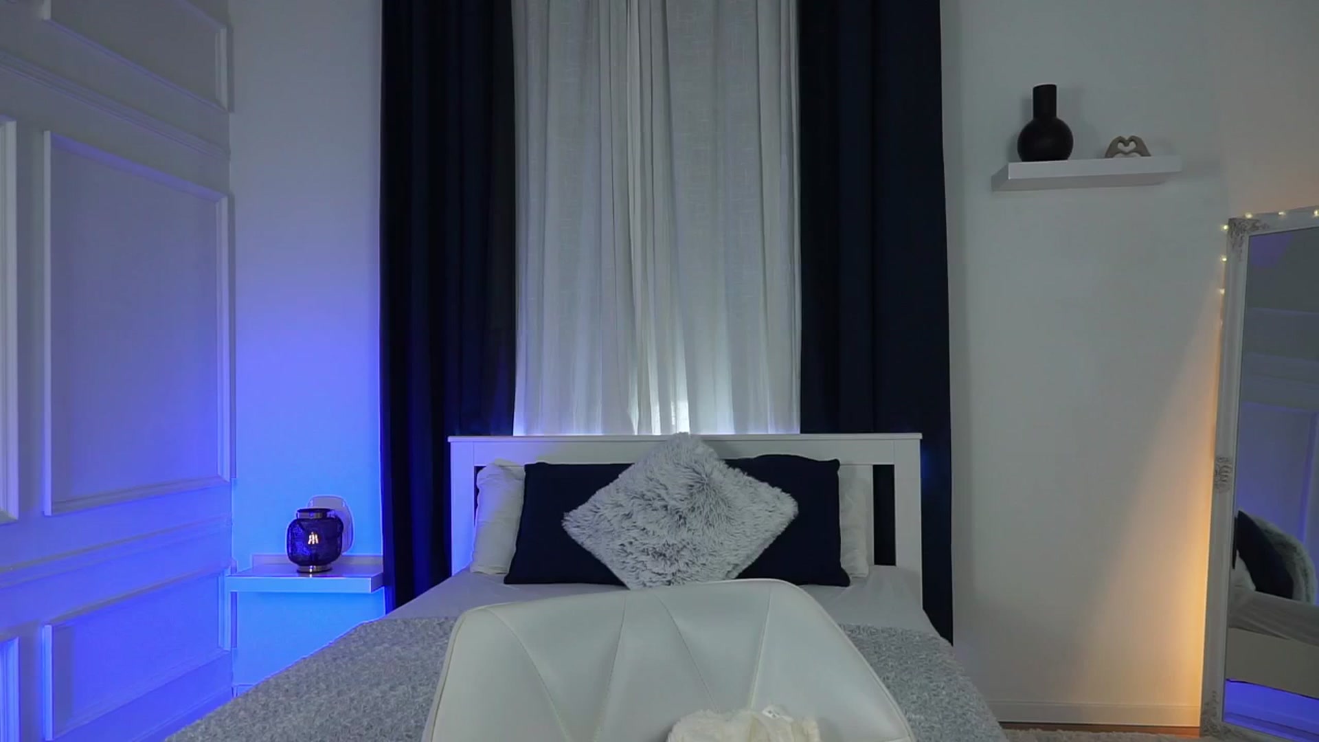 Gallery image thumbnail from LenaaStar's myfreecams stream on, 10/30/2025, 16:06 image 11 of 20