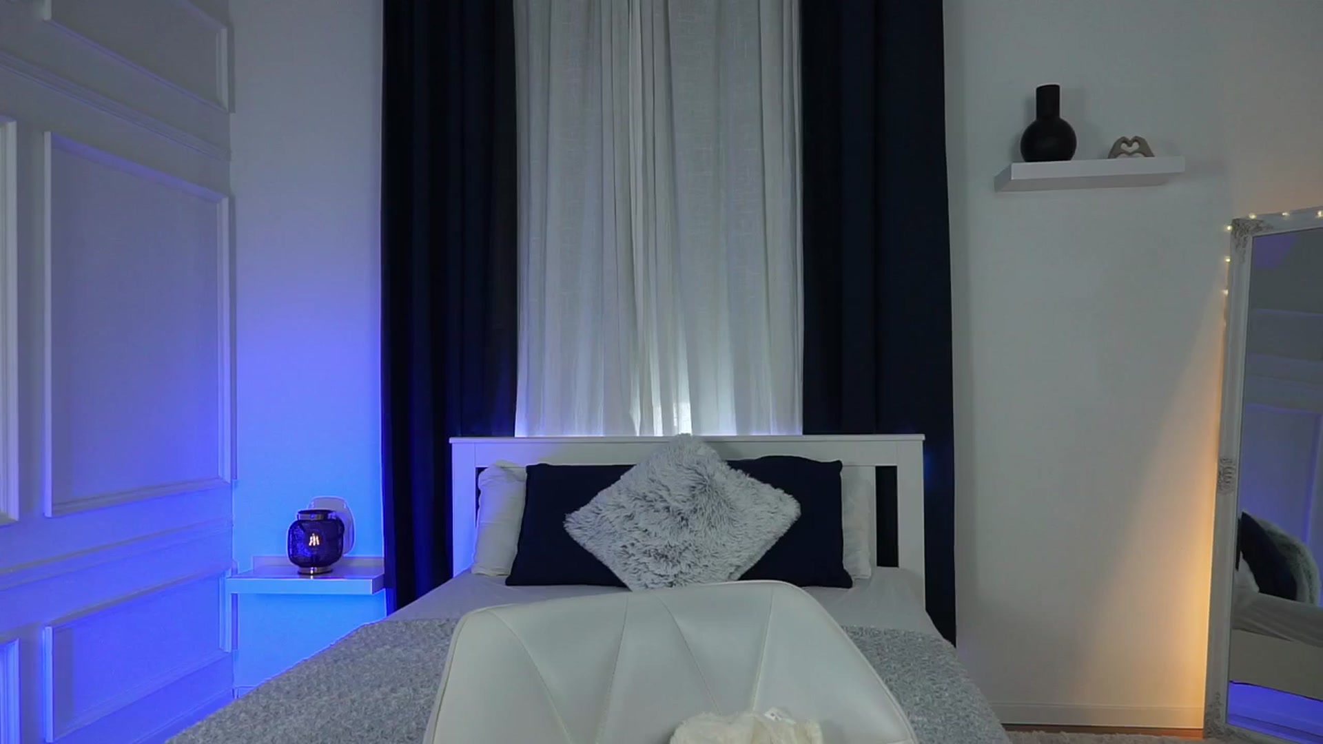 Gallery image thumbnail from LenaaStar's myfreecams stream on, 10/30/2025, 16:06 image 10 of 20