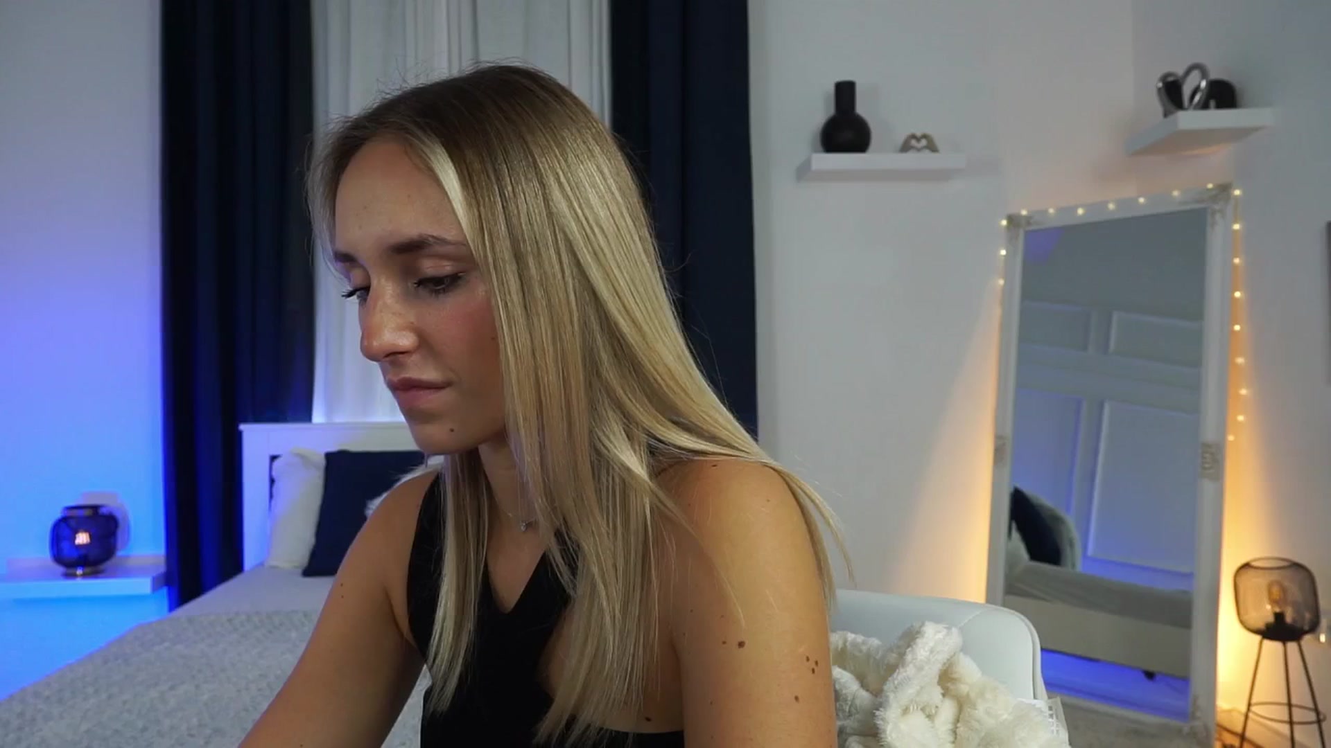 Gallery image thumbnail from LenaaStar's myfreecams stream on, 10/30/2025, 16:06 image 3 of 20