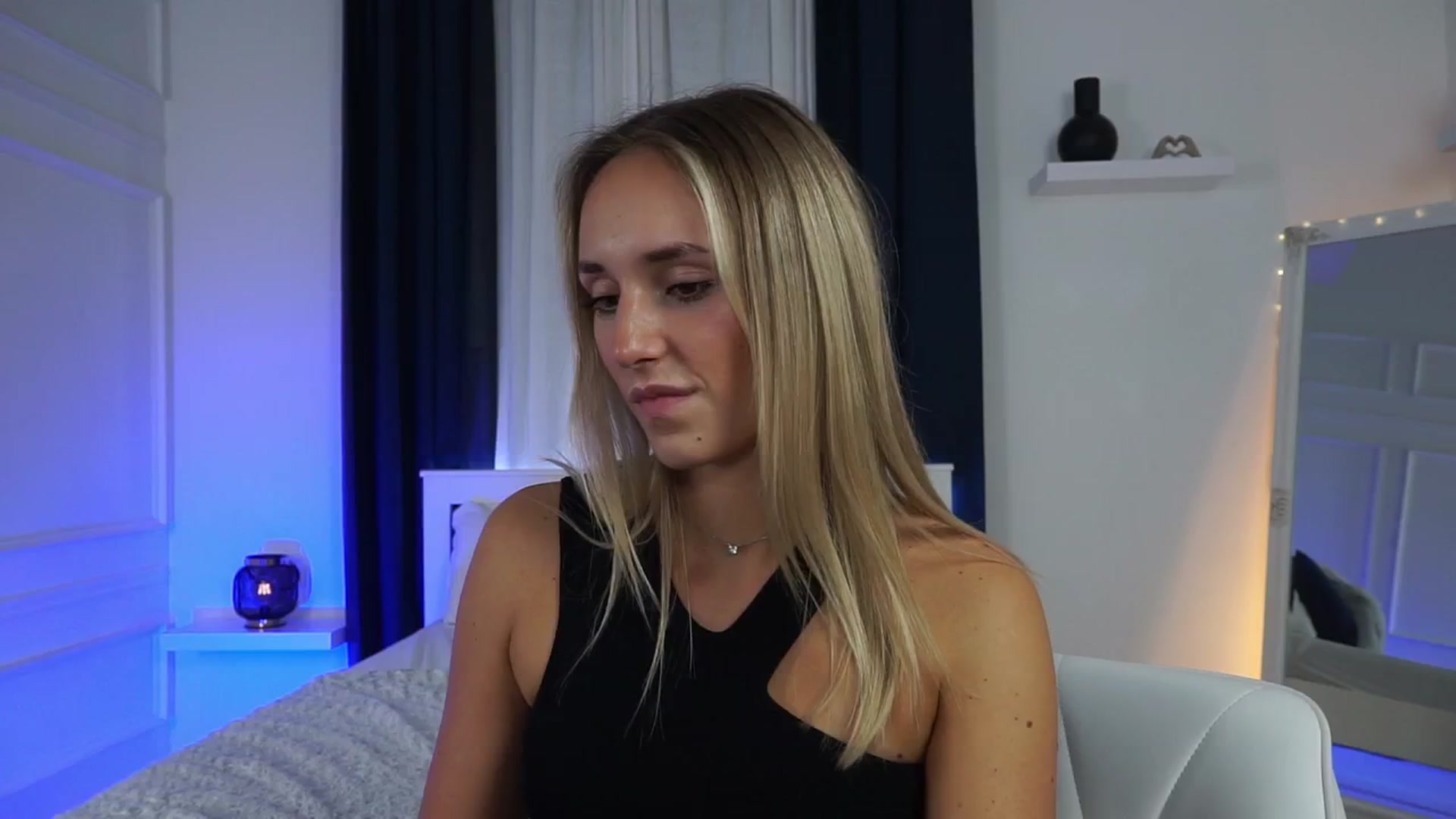 Gallery image thumbnail from LenaaStar's myfreecams stream on, 10/30/2025, 17:31 image 15 of 20