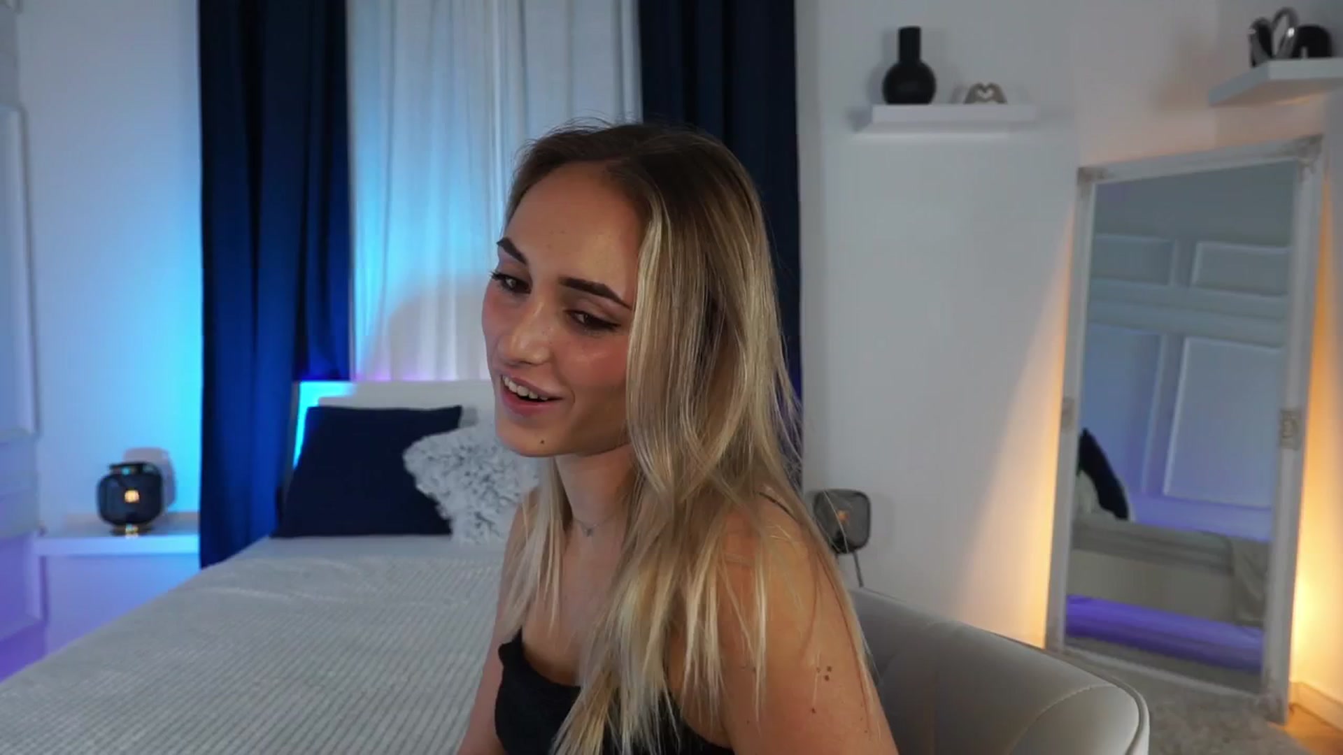 Gallery image thumbnail from LenaaStar's myfreecams stream on, 11/21/2025, 16:22 image 8 of 20