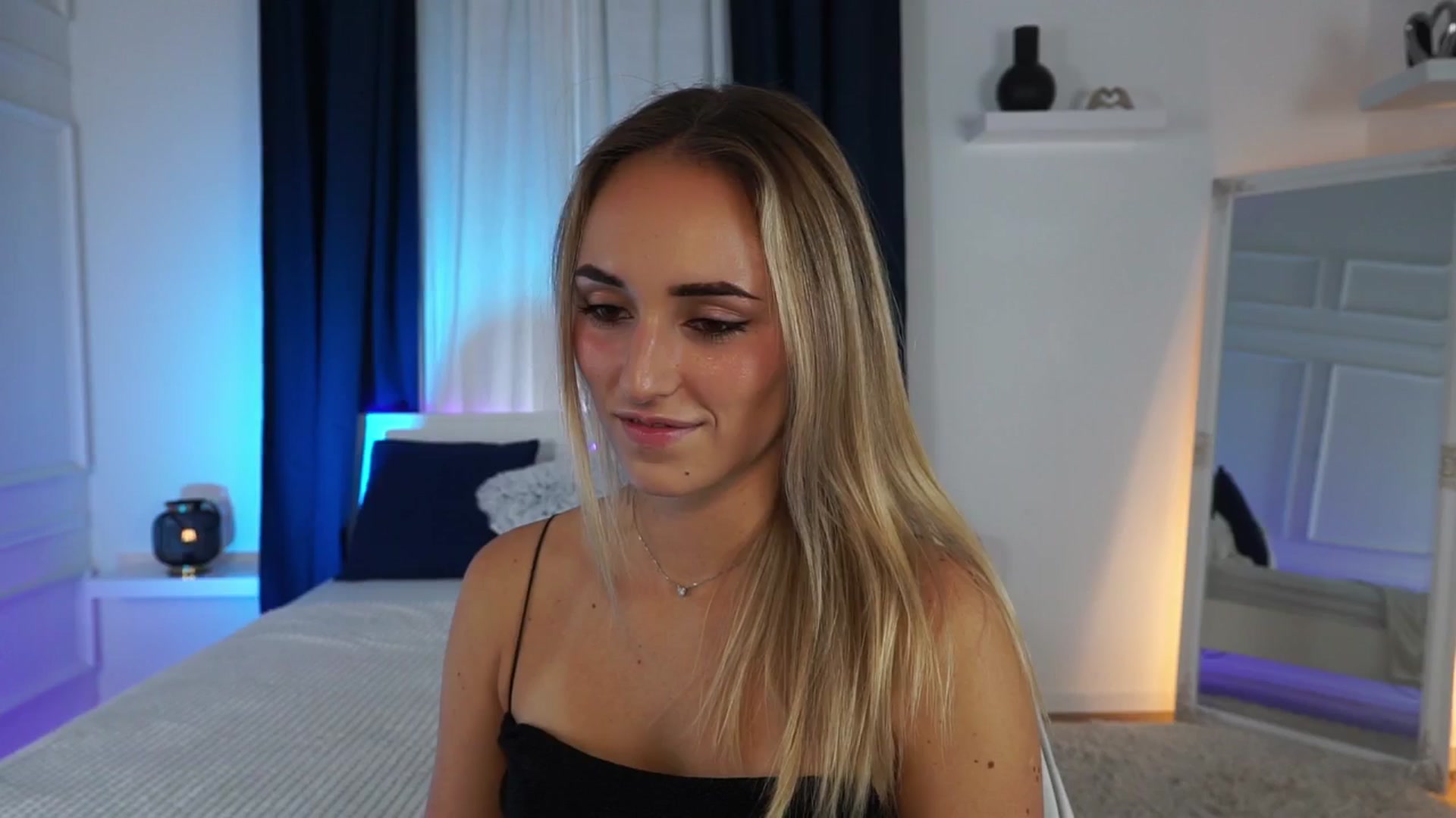Gallery image thumbnail from LenaaStar's myfreecams stream on, 11/21/2025, 16:22 image 6 of 20
