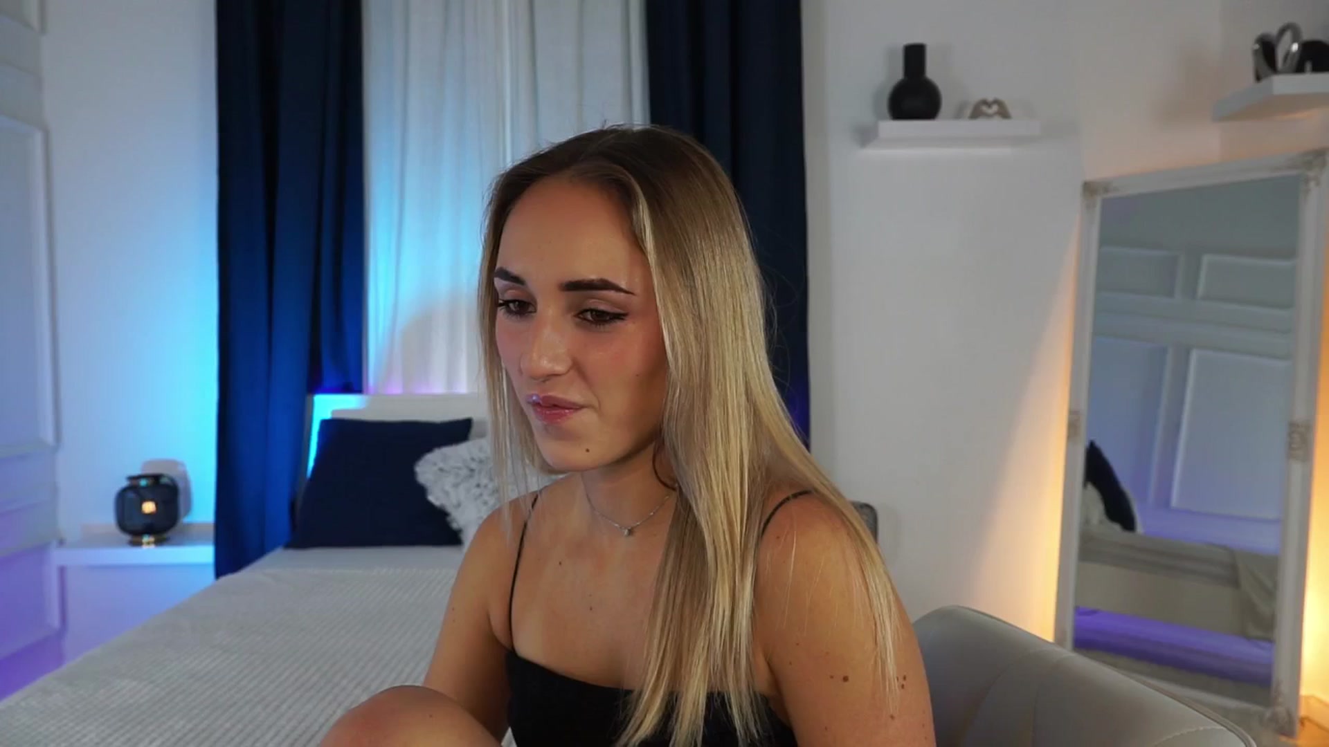 Gallery image thumbnail from LenaaStar's myfreecams stream on, 11/21/2025, 16:22 image 1 of 20