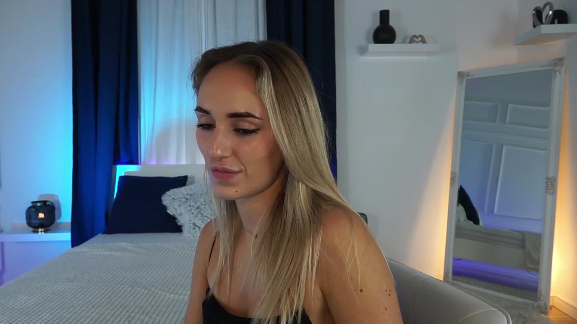 Gallery image thumbnail from LenaaStar's myfreecams stream on, 11/21/2025, 18:27 image 8 of 20